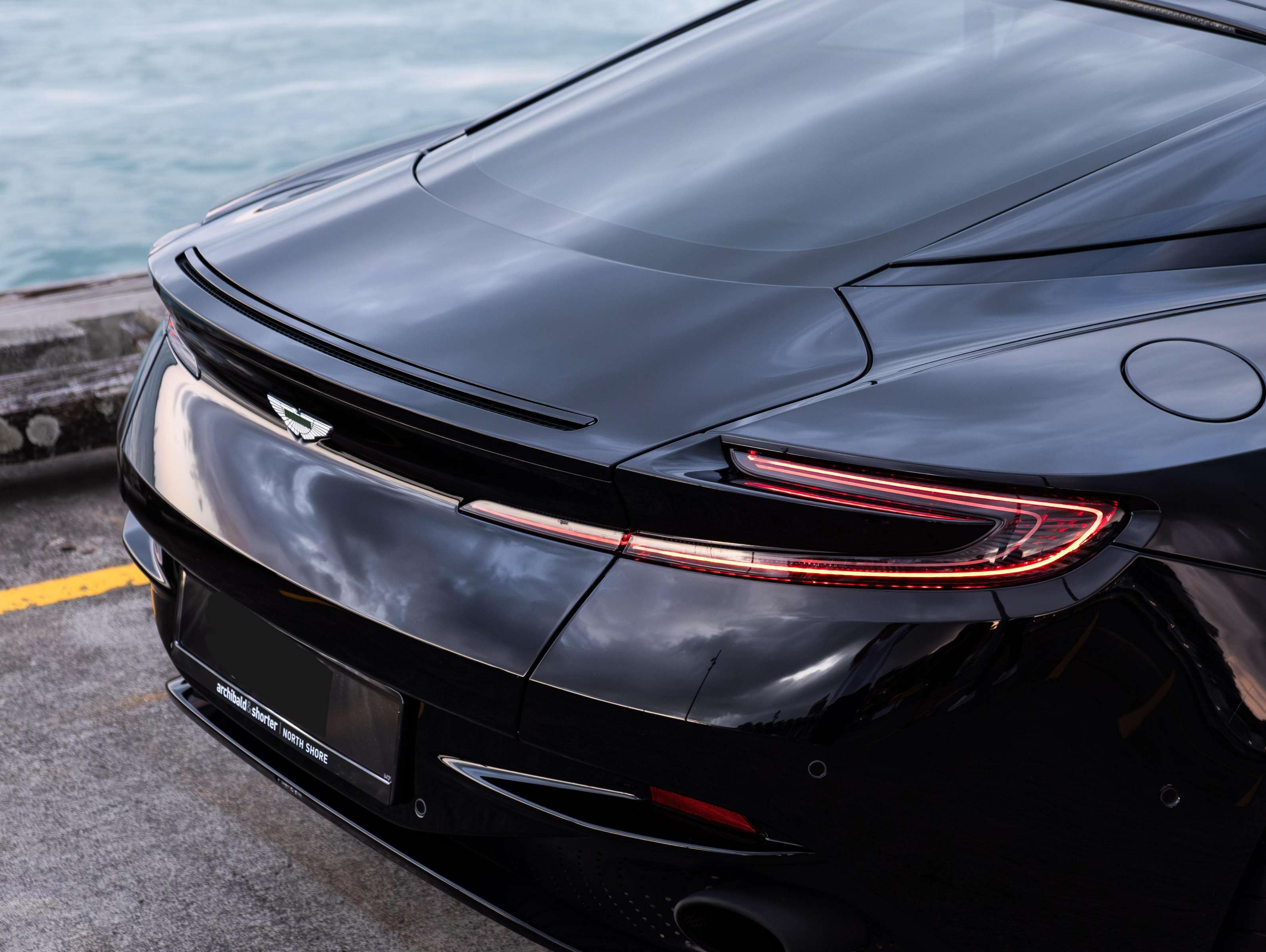 二手阿斯顿·马丁 DB11 黑色/红色 2019款 4.0T V8 Coupe