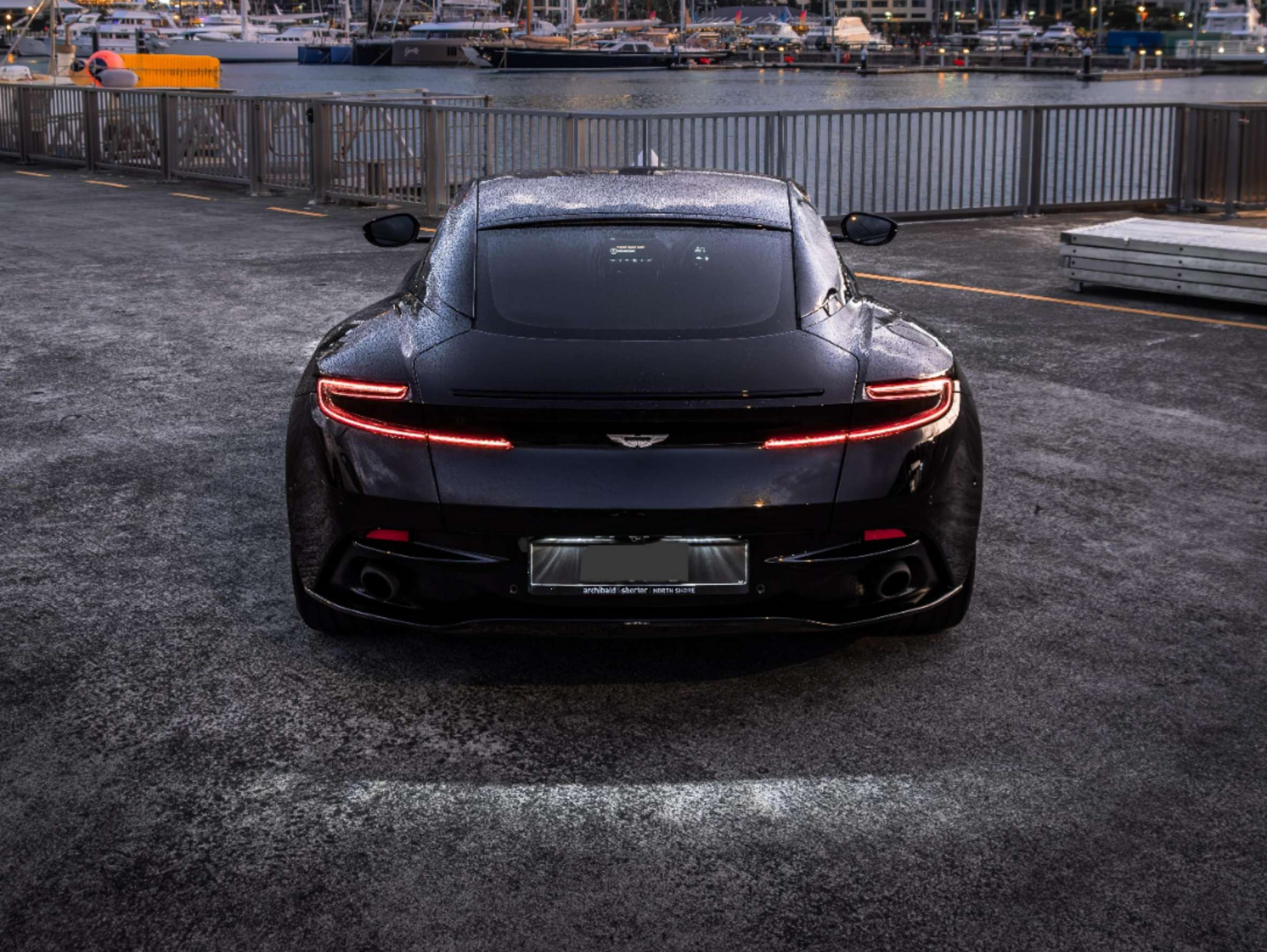 二手阿斯顿·马丁 DB11 黑色/红色 2019款 4.0T V8 Coupe