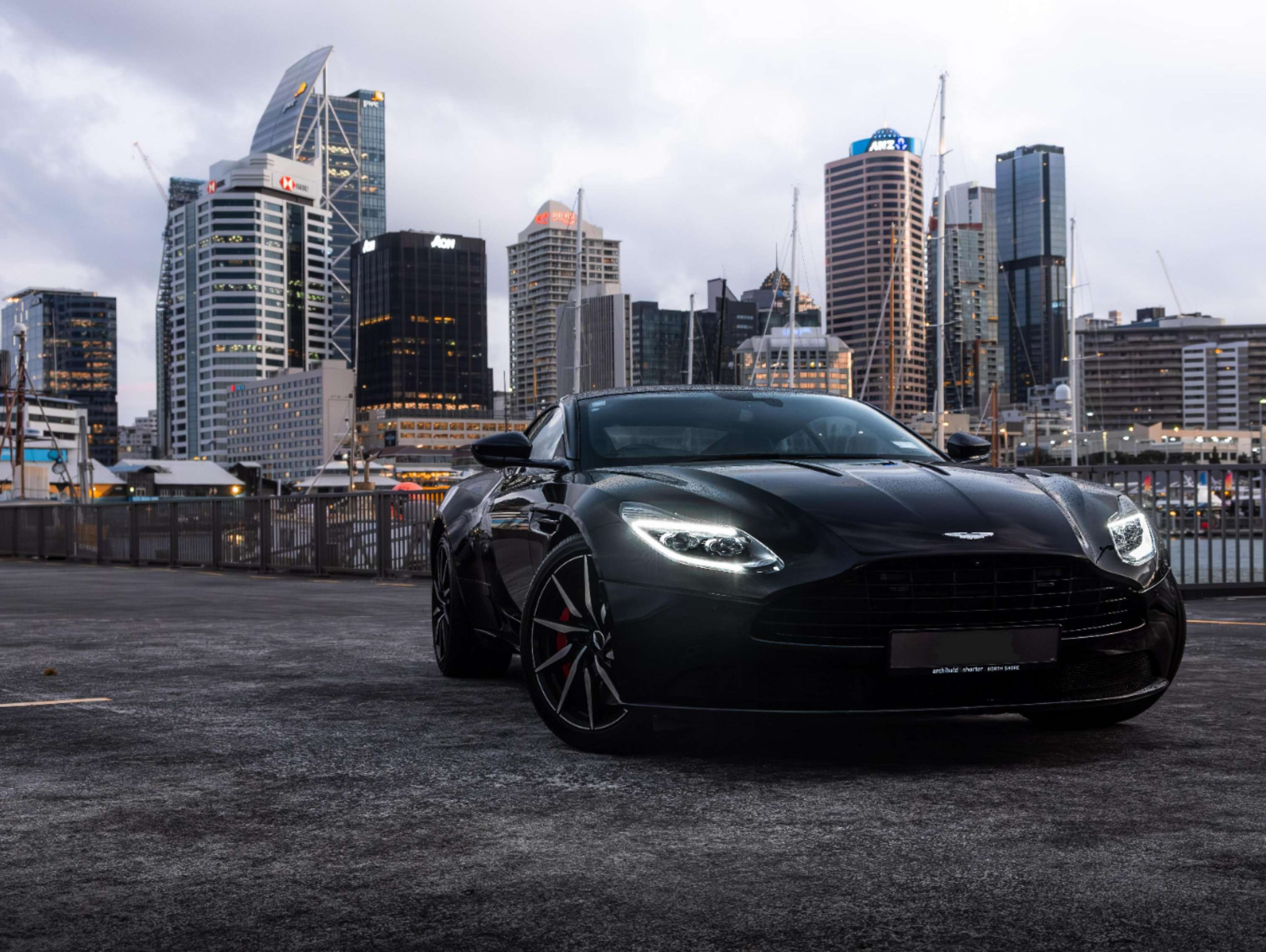 二手阿斯顿·马丁 DB11 黑色/红色 2019款 4.0T V8 Coupe