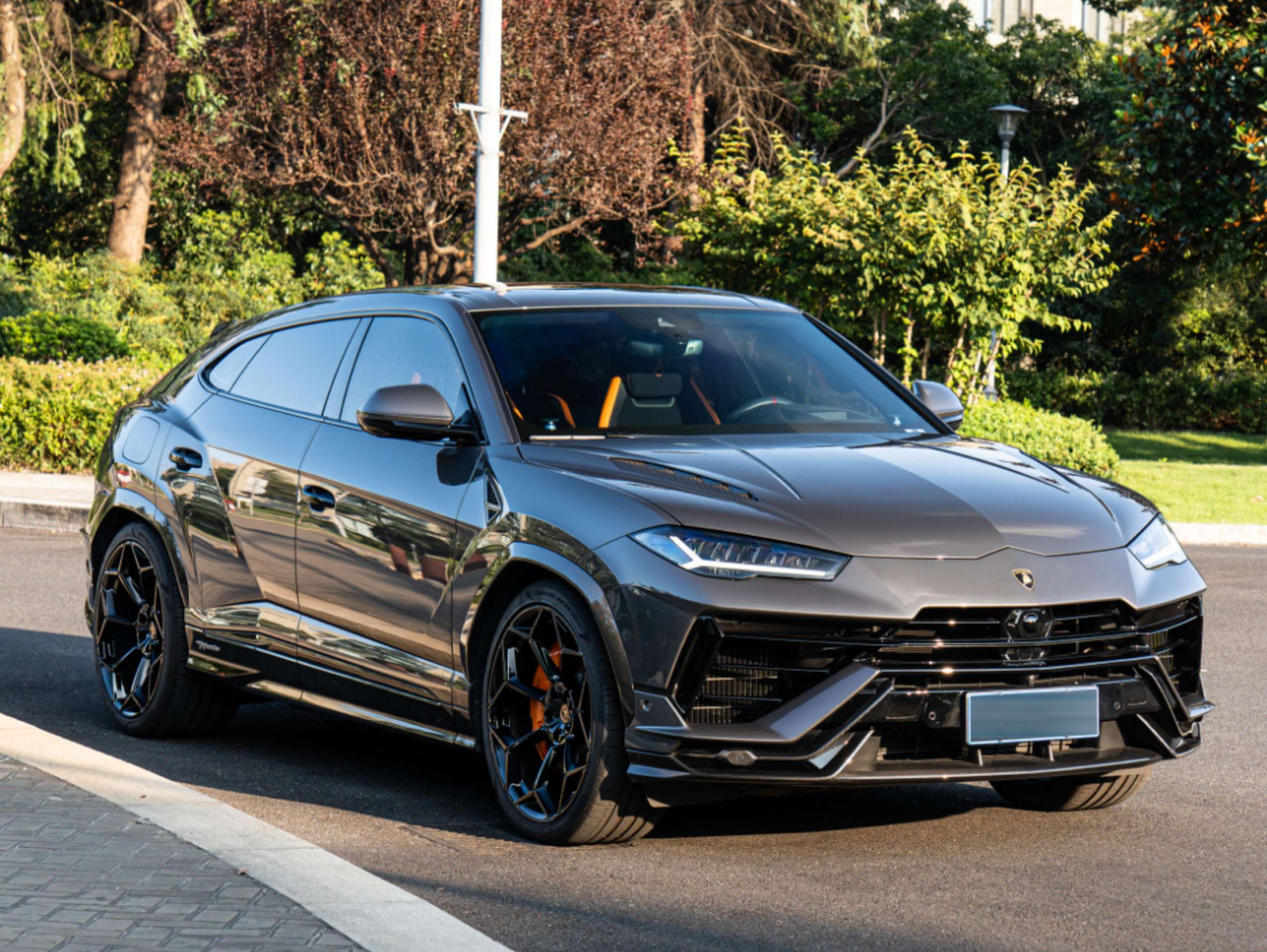 二手兰博基尼 Urus 灰色/黑橙 URUS Performante  中规版