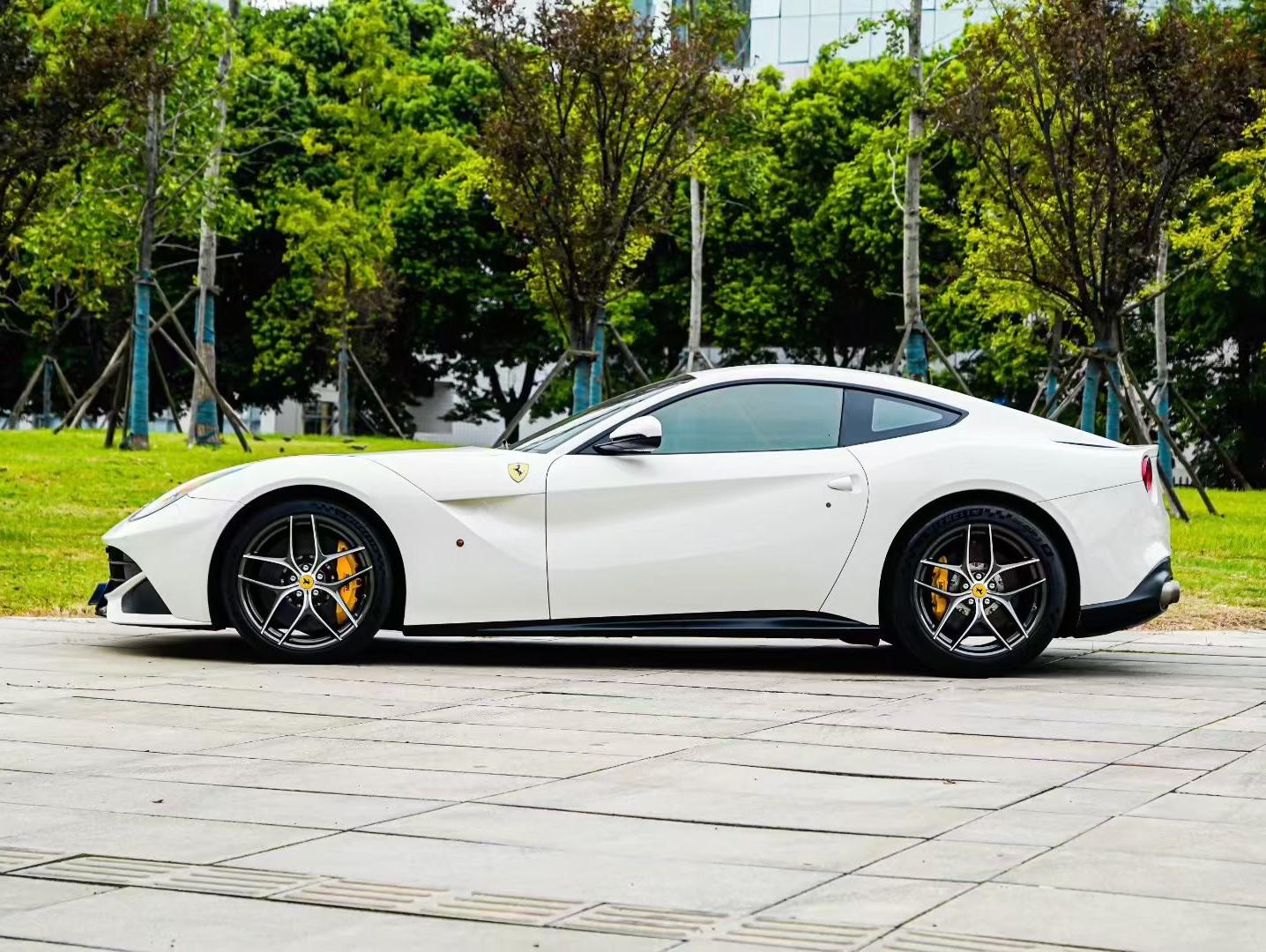 二手法拉利 F12berlinetta  白色/红色 2013款 6.3L 标准型