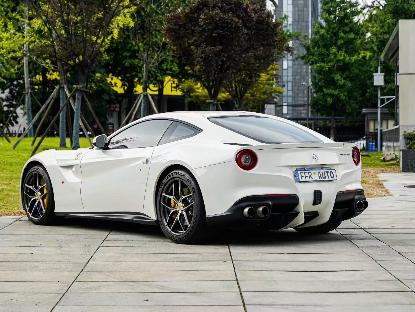 二手法拉利 F12berlinetta  白色/红色 2013款 6.3L 标准型