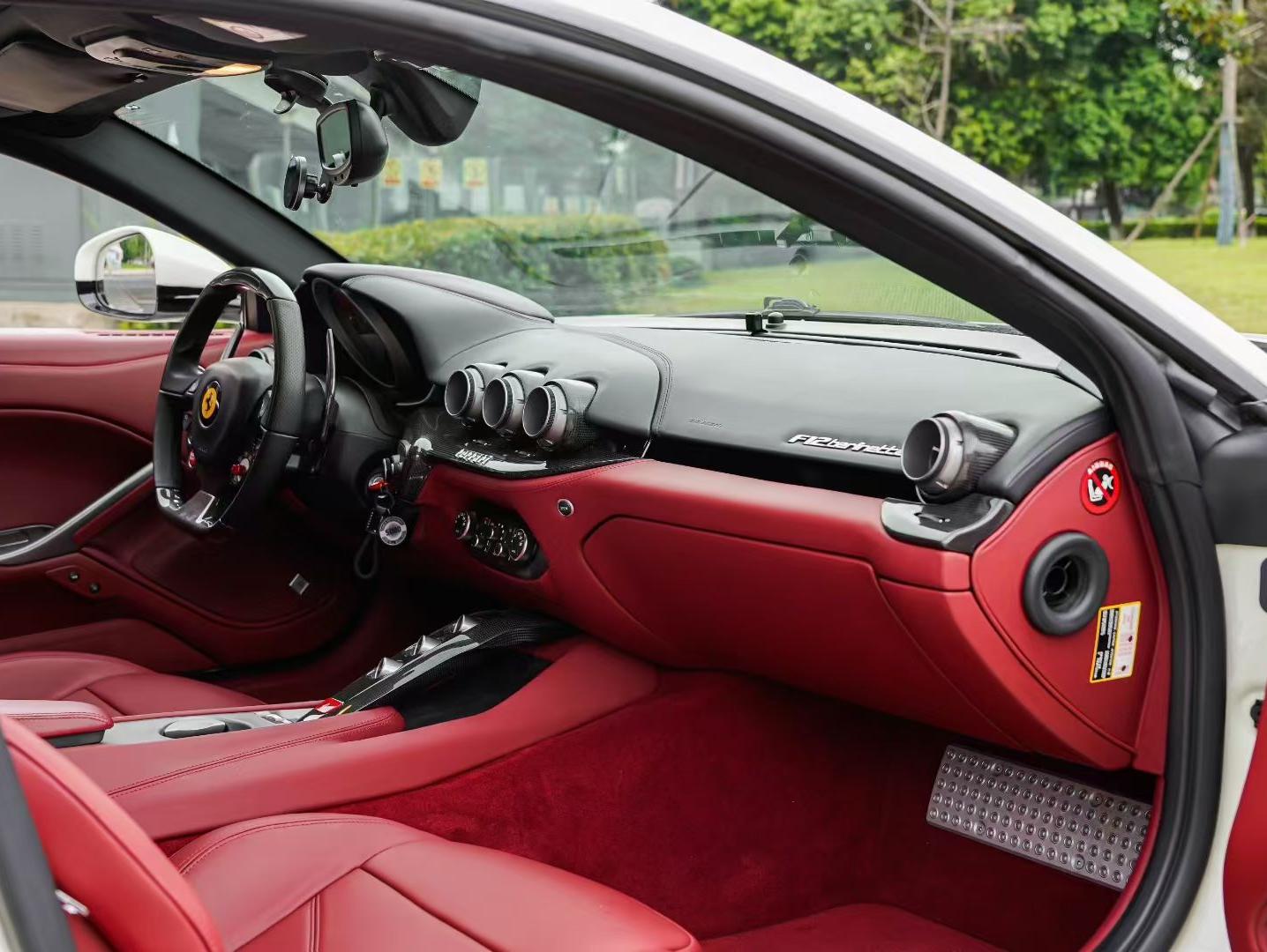 二手法拉利 F12berlinetta  白色/红色 2013款 6.3L 标准型