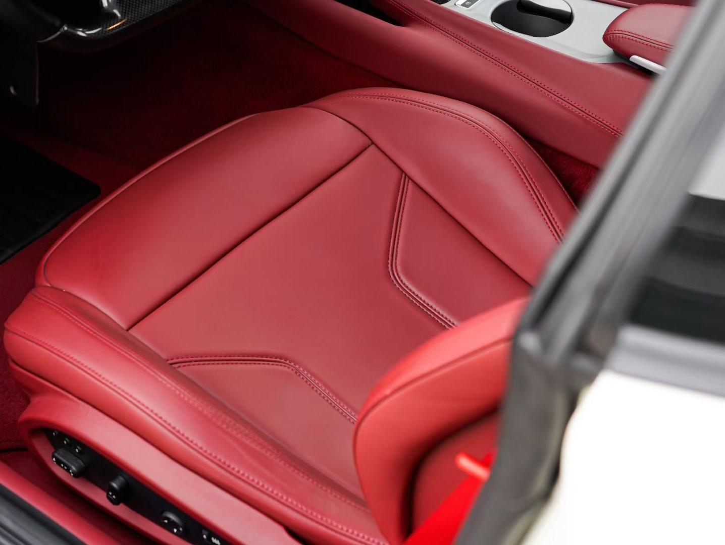 二手法拉利 F12berlinetta  白色/红色 2013款 6.3L 标准型
