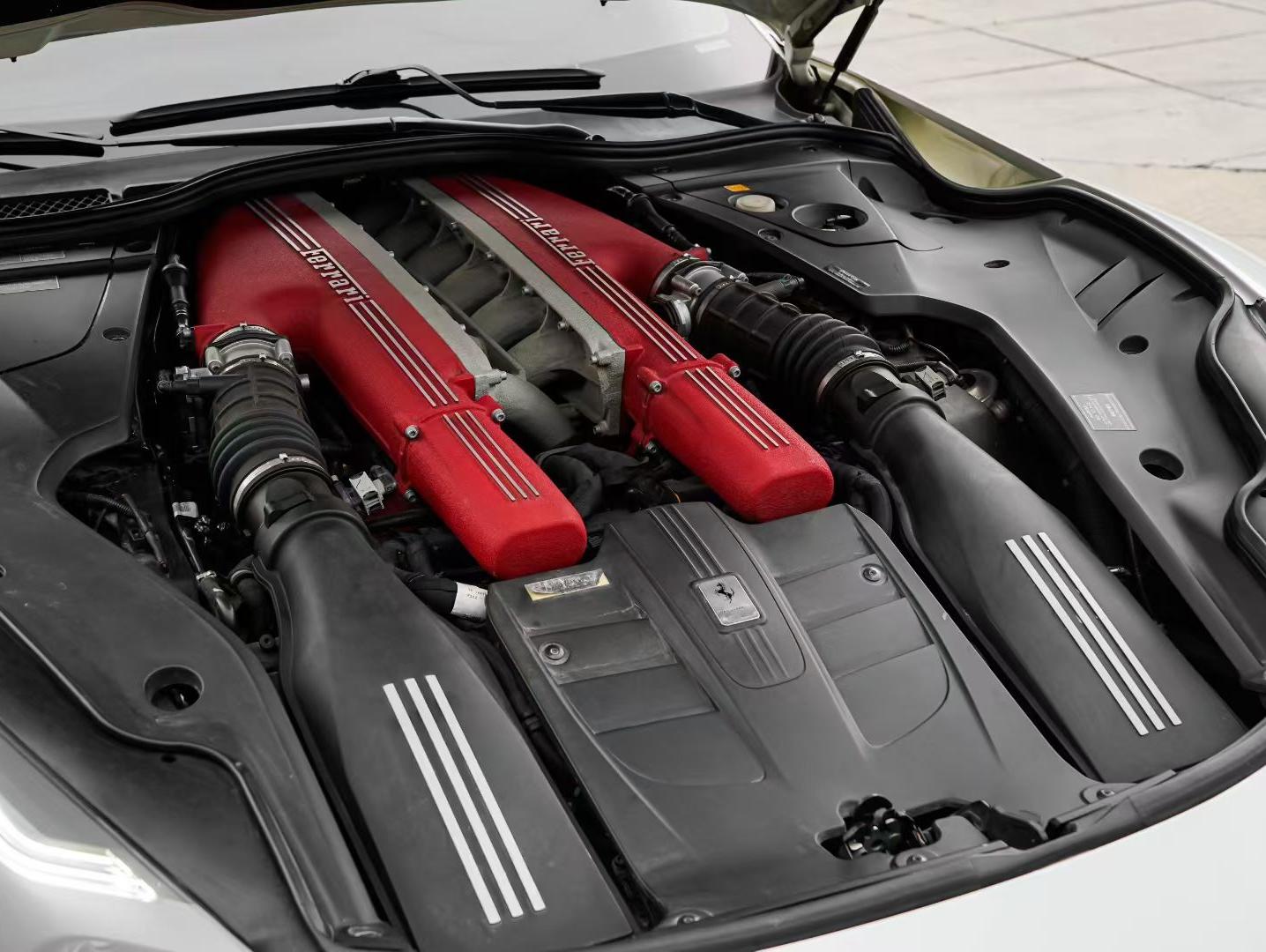 二手法拉利 F12berlinetta  白色/红色 2013款 6.3L 标准型