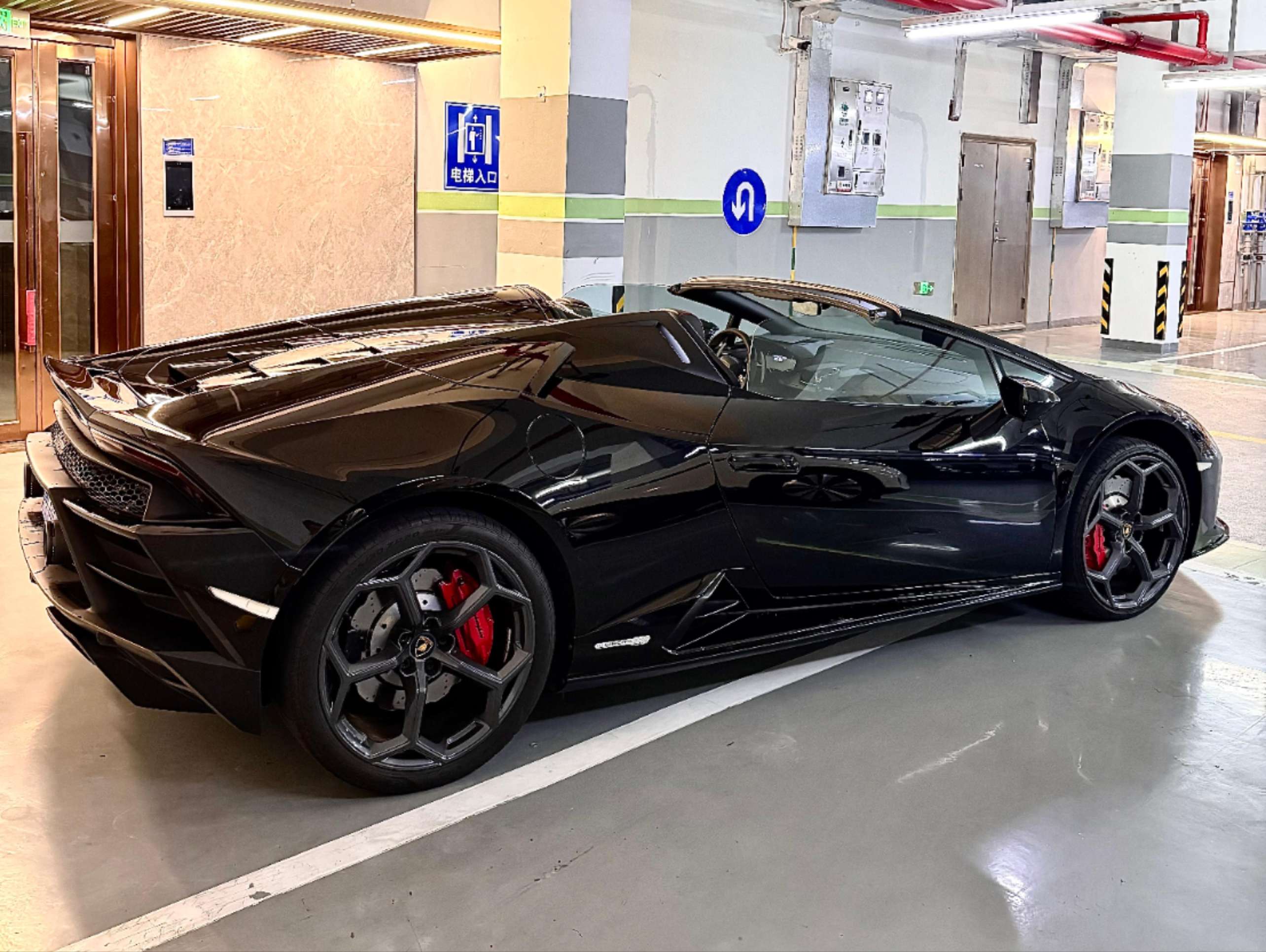 二手兰博基尼 Huracán 黑色/黑色 2020款 Huracán EVO RWD Spyder
