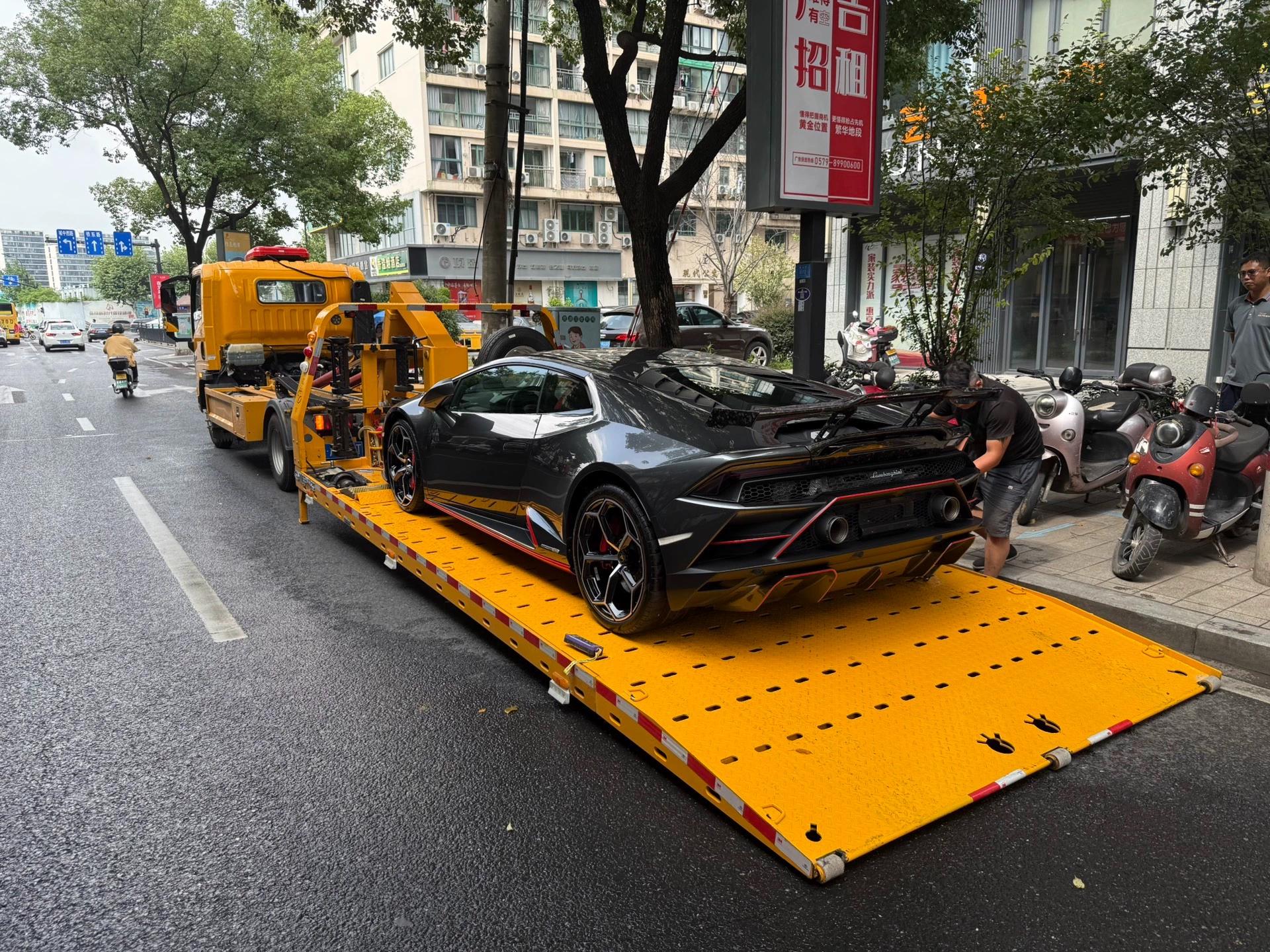 二手兰博基尼 Huracán 银灰色/红色 2020款 Huracán EVO RWD