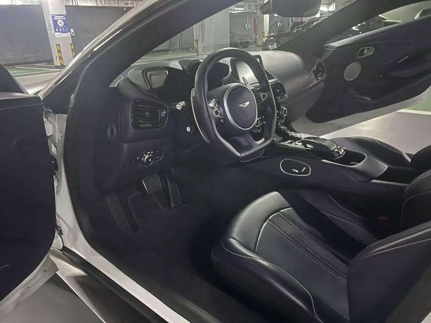 二手阿斯顿·马丁 V8 Vantage 白色/紫色 2020款 4.0T V8 Coupe