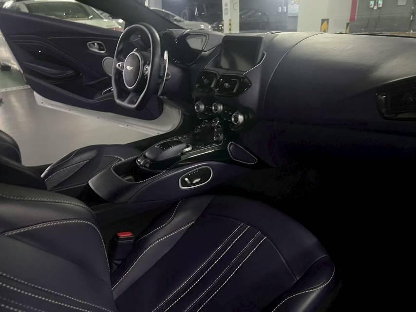 二手阿斯顿·马丁 V8 Vantage 白色/紫色 2020款 4.0T V8 Coupe