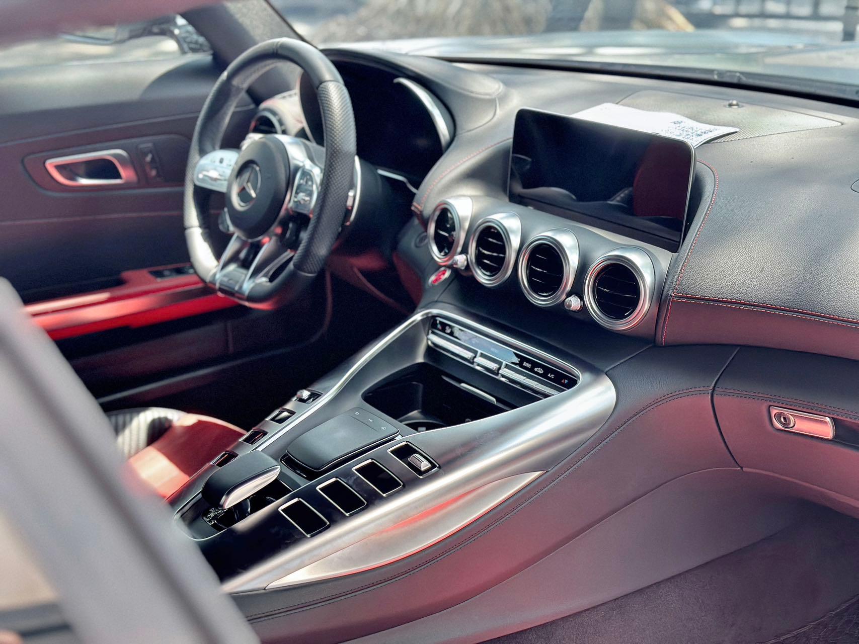 二手奔驰 AMG GT 月光石灰/黑/红双拼 2019款