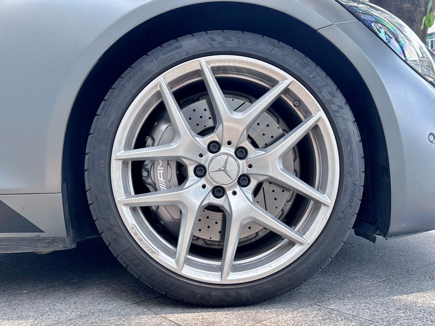 二手奔驰 AMG GT 月光石灰/黑/红双拼 2019款