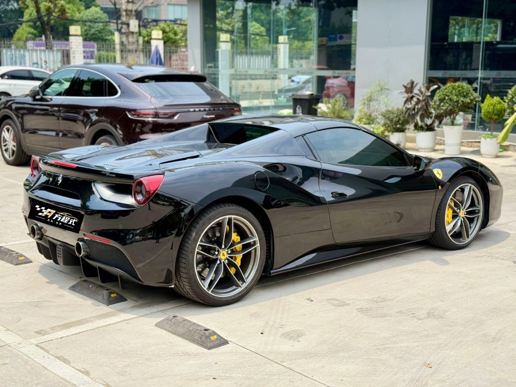 二手法拉利 488 黑色/黑色 2015款 488 Spider