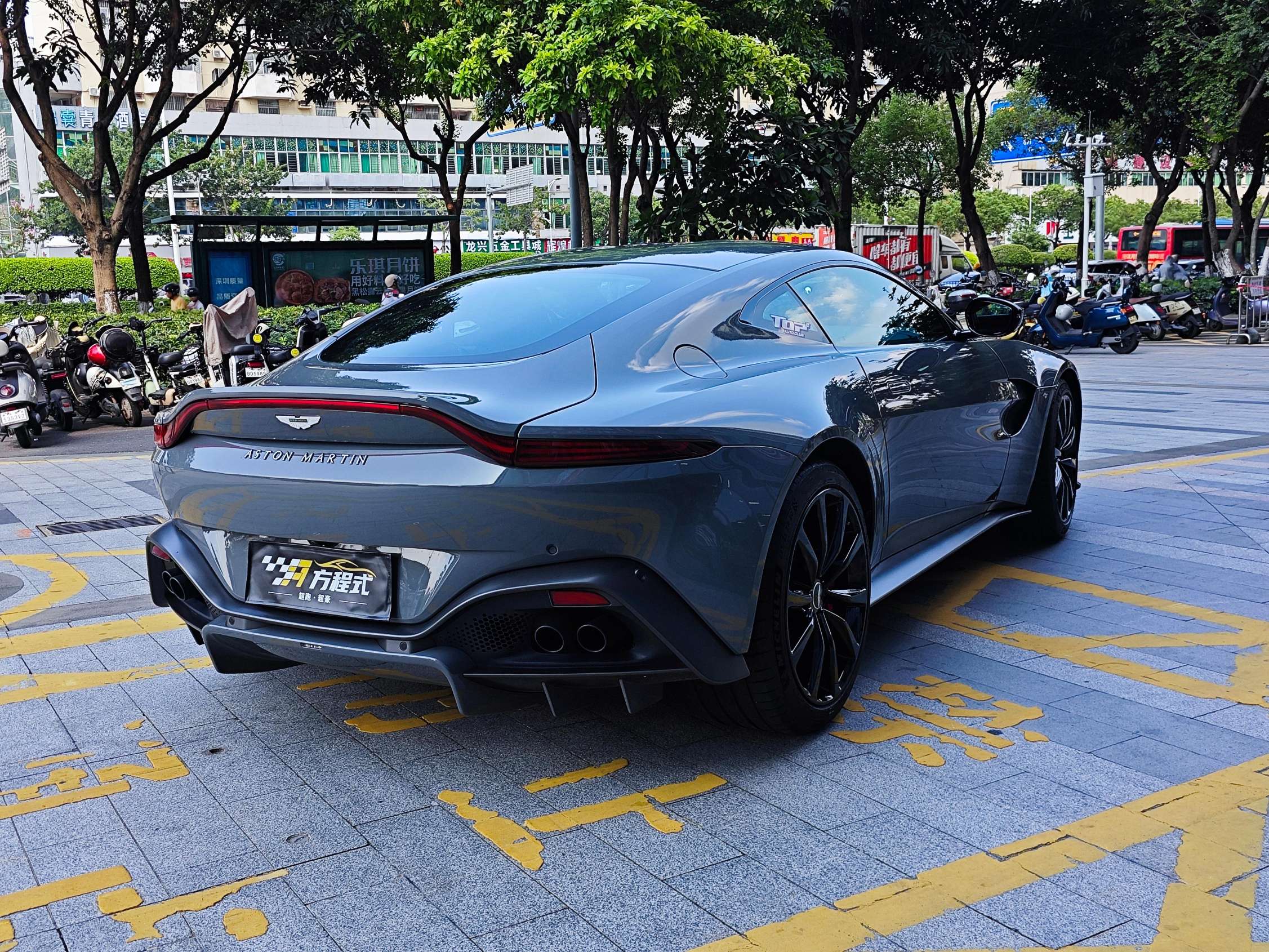 二手阿斯顿·马丁 V8 Vantage 灰色/黑色 2022款 4.0T V8 Coupe