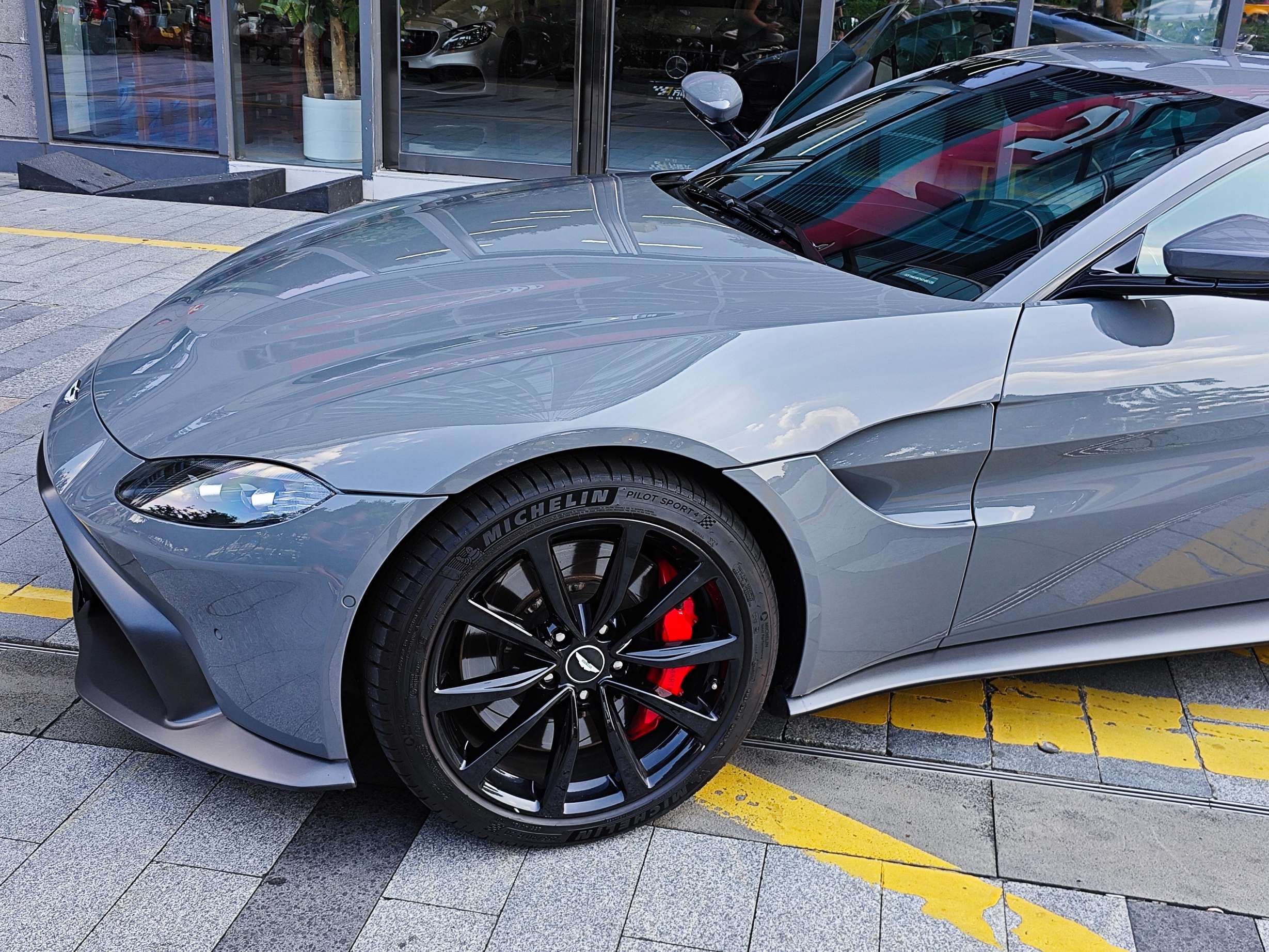二手阿斯顿·马丁 V8 Vantage 灰色/黑色 2022款 4.0T V8 Coupe