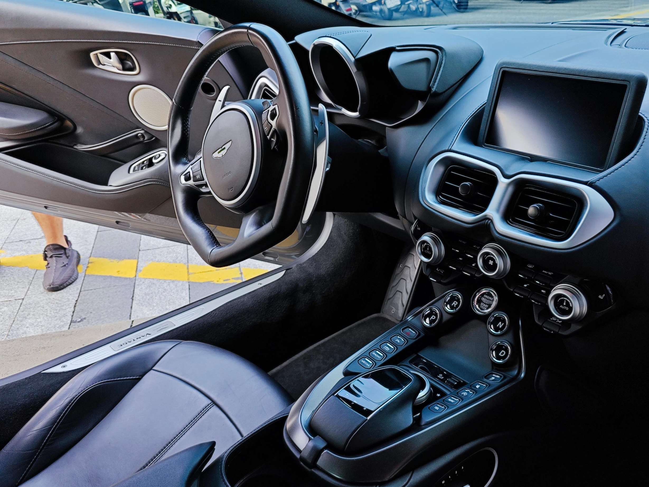 二手阿斯顿·马丁 V8 Vantage 灰色/黑色 2022款 4.0T V8 Coupe