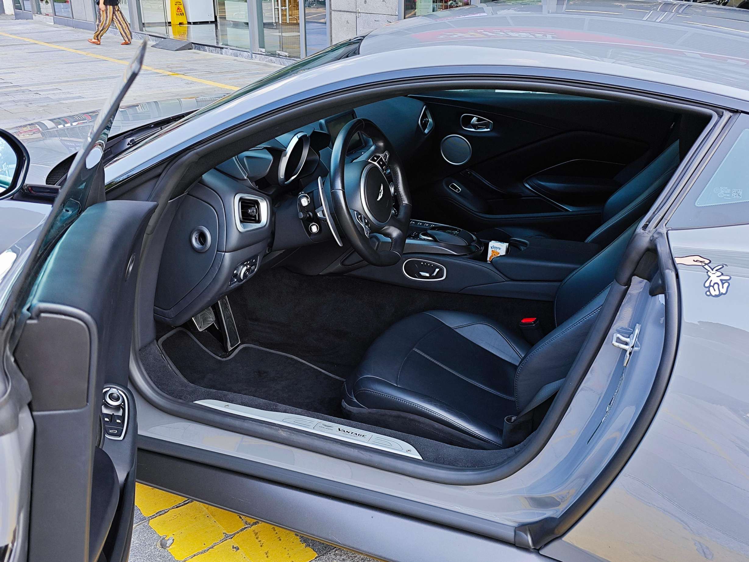 二手阿斯顿·马丁 V8 Vantage 灰色/黑色 2022款 4.0T V8 Coupe