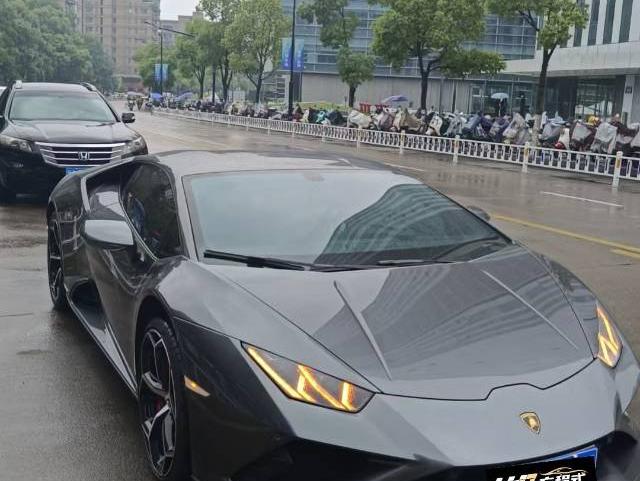 二手兰博基尼 Huracán 战斗灰/黑/红双拼 2020款 Huracán EVO RWD