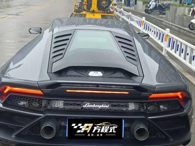 二手兰博基尼 Huracán 战斗灰/黑/红双拼 2020款 Huracán EVO RWD