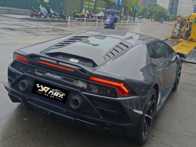 二手兰博基尼 Huracán 战斗灰/黑/红双拼 2020款 Huracán EVO RWD