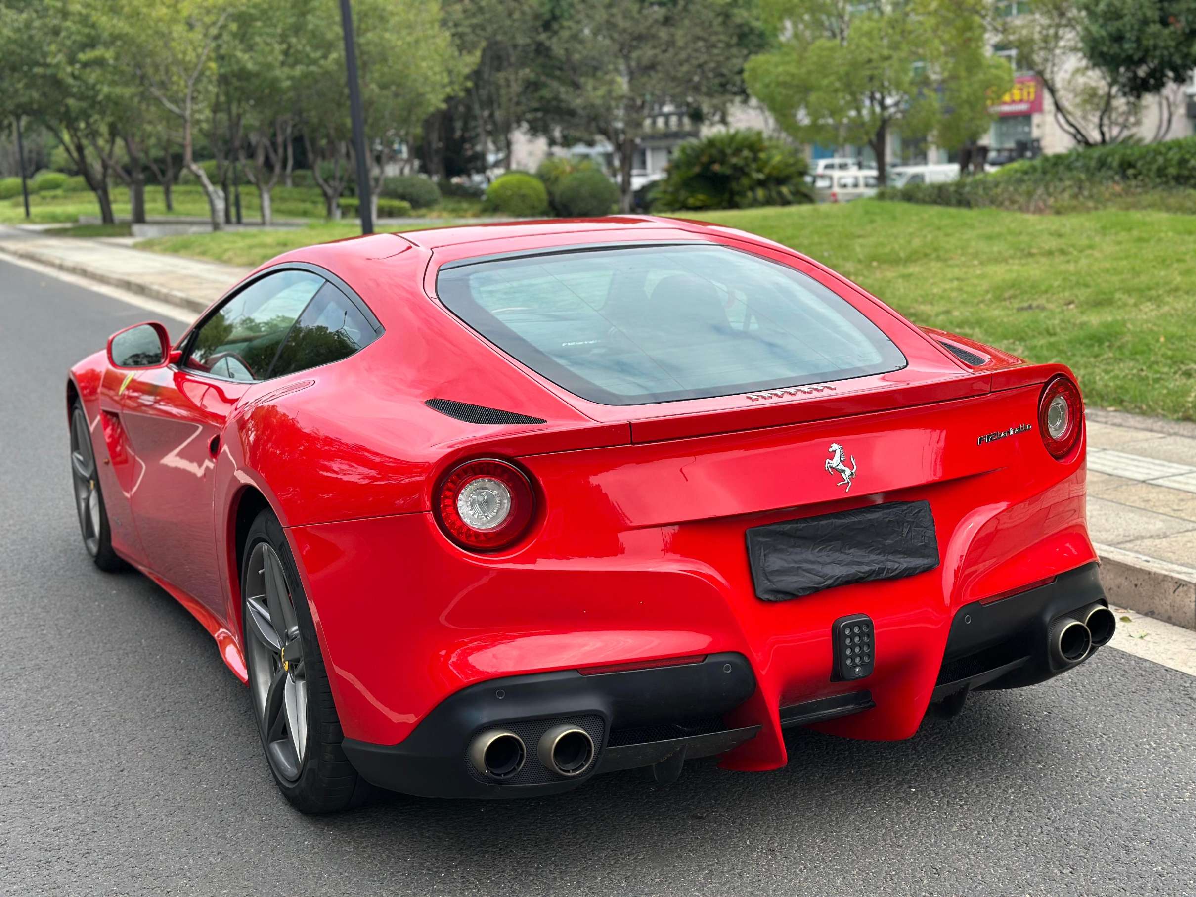 二手法拉利 F12berlinetta 红色/黑色 2013款 6.3L 标准型