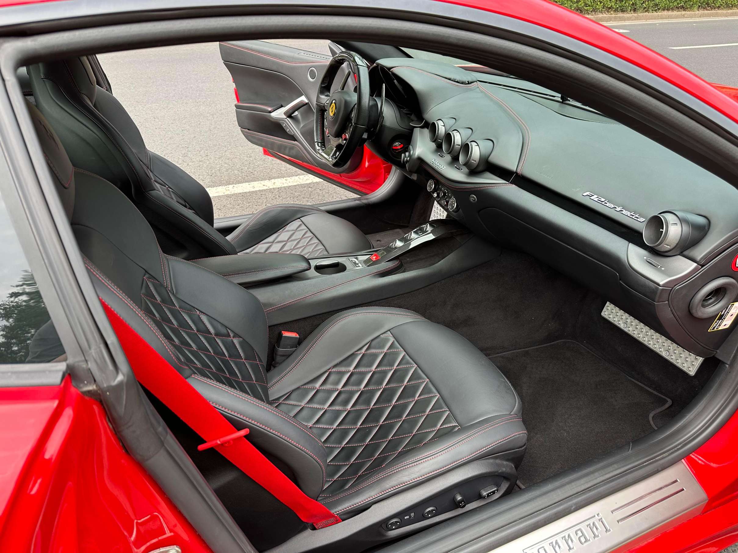 二手法拉利 F12berlinetta 红色/黑色 2013款 6.3L 标准型