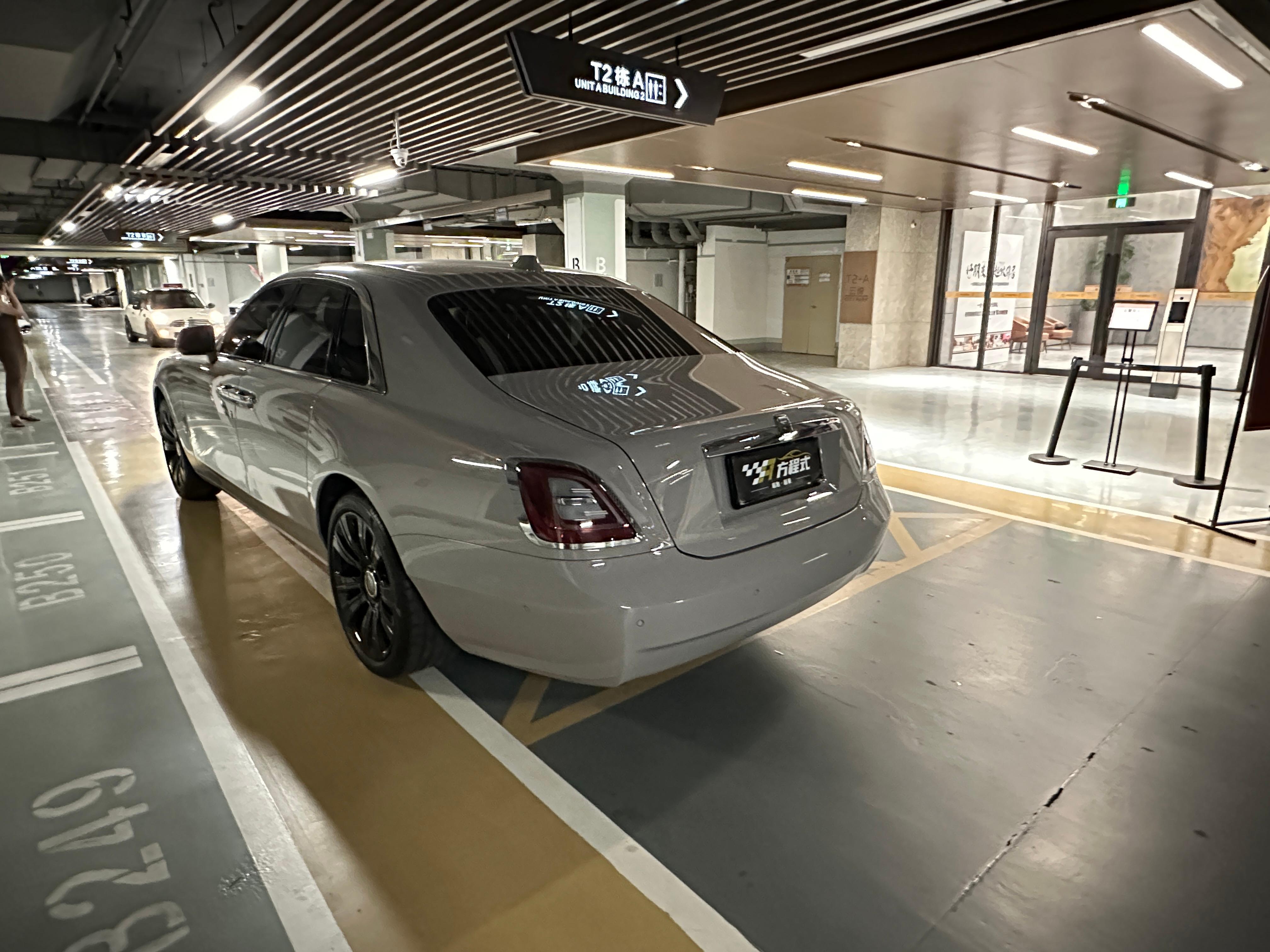 二手劳斯莱斯 古思特 风暴灰/爱马仕橙 2021款 6.7T 标准轴距版