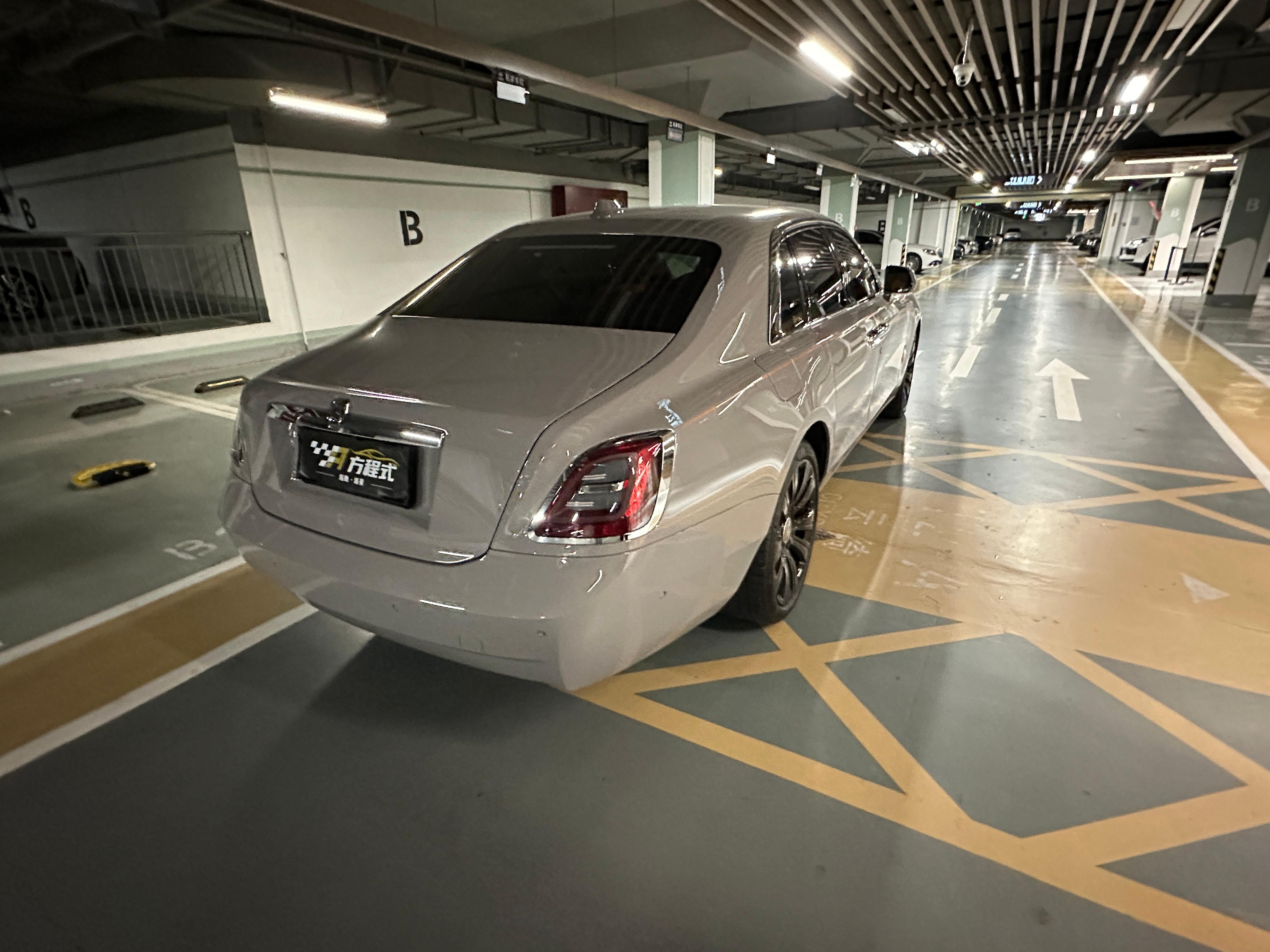 二手劳斯莱斯 古思特 风暴灰/爱马仕橙 2021款 6.7T 标准轴距版