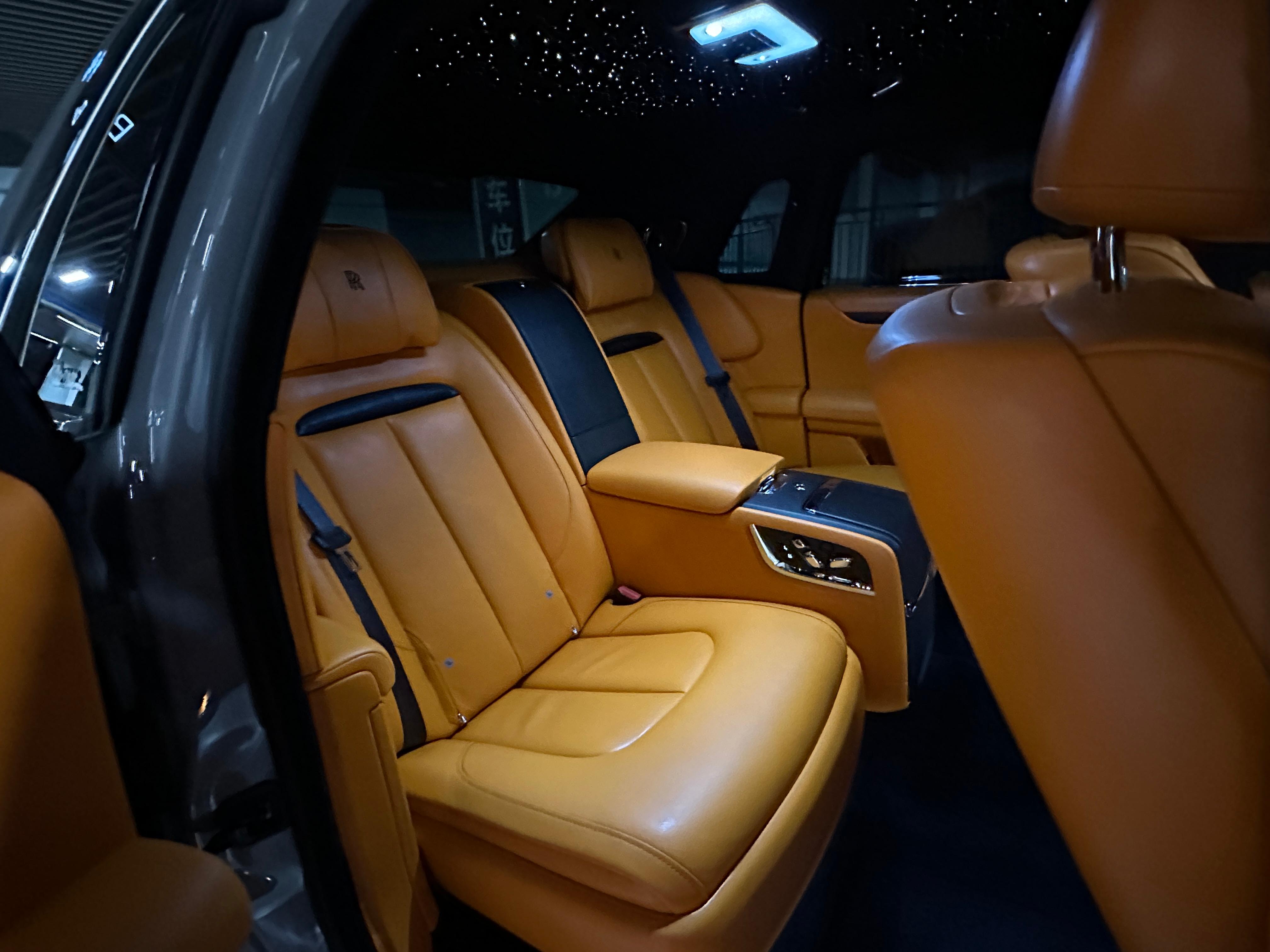 二手劳斯莱斯 古思特 风暴灰/爱马仕橙 2021款 6.7T 标准轴距版