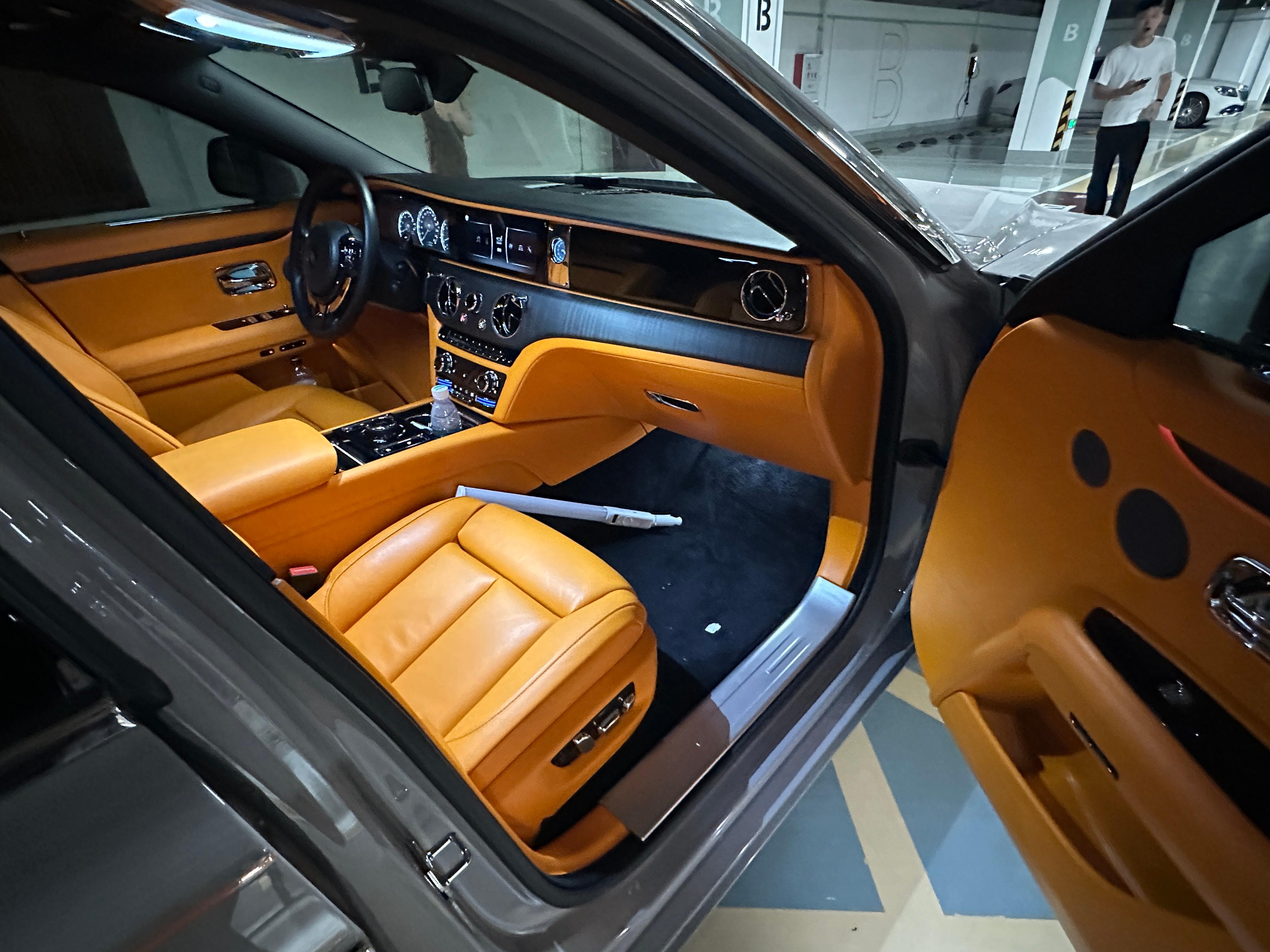 二手劳斯莱斯 古思特 风暴灰/爱马仕橙 2021款 6.7T 标准轴距版