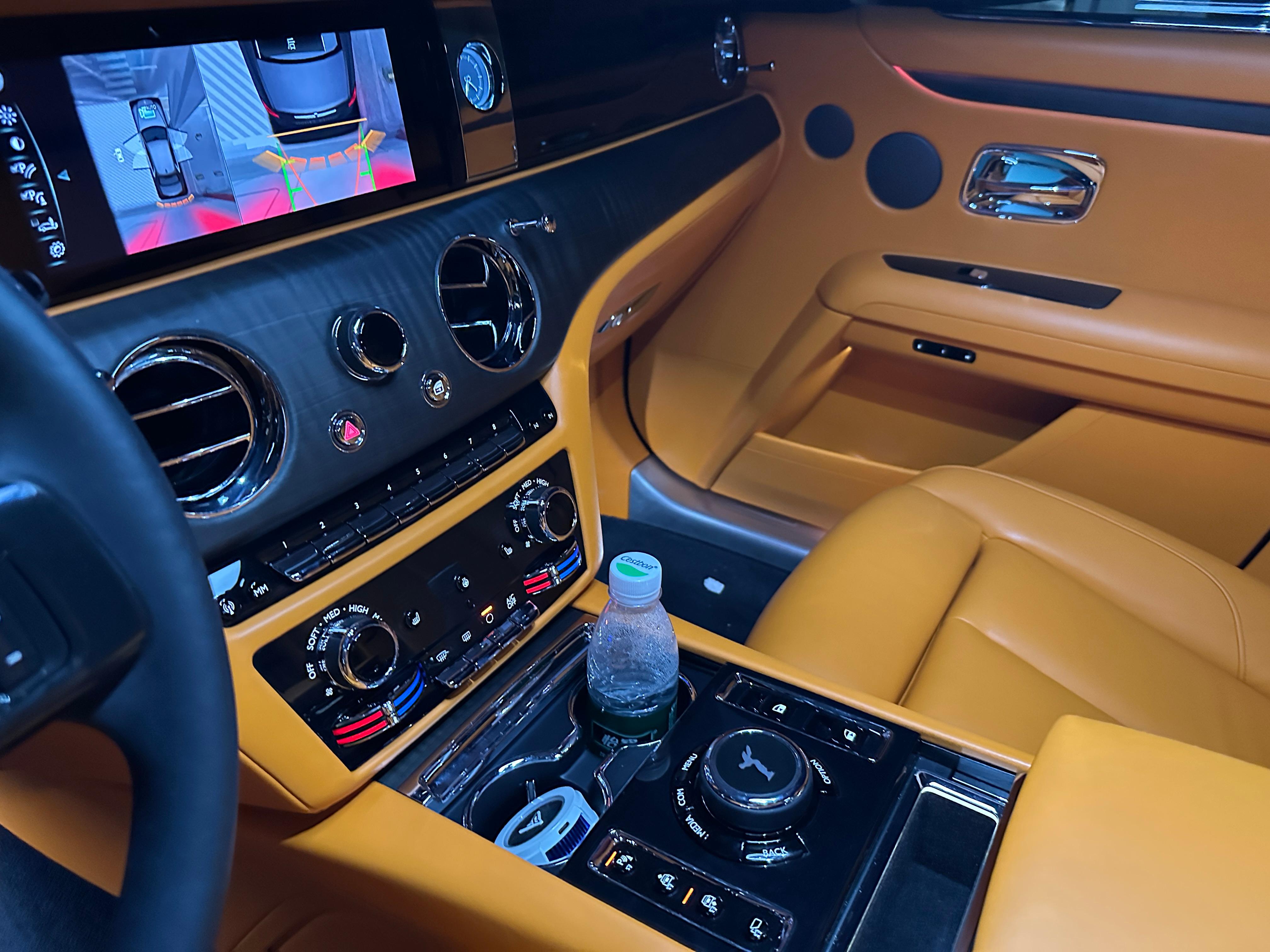 二手劳斯莱斯 古思特 风暴灰/爱马仕橙 2021款 6.7T 标准轴距版