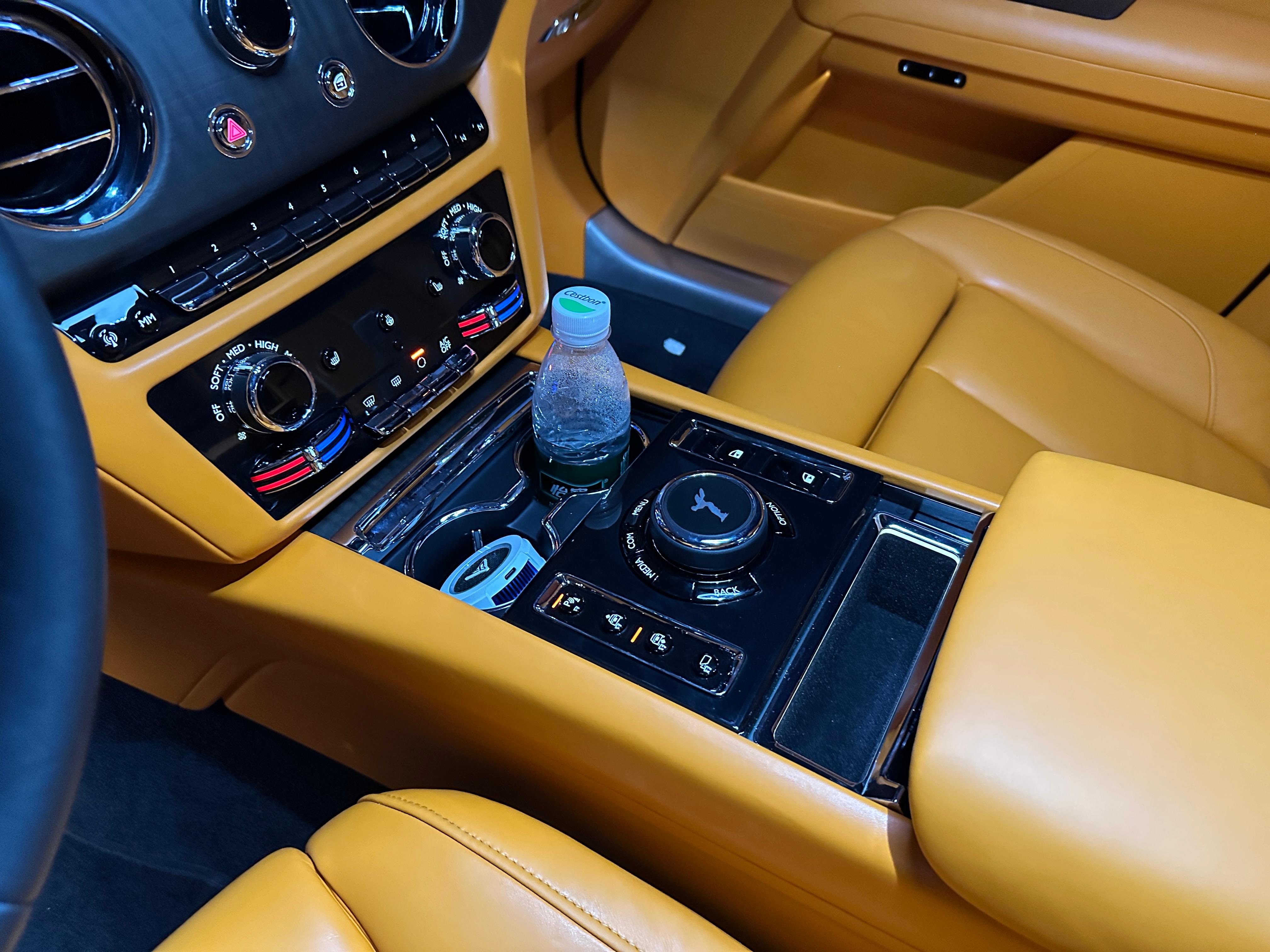 二手劳斯莱斯 古思特 风暴灰/爱马仕橙 2021款 6.7T 标准轴距版