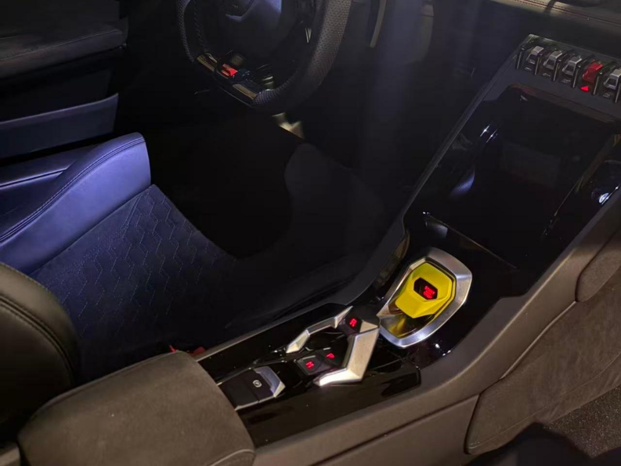 二手兰博基尼 Huracán 荧光黄/黑色 Huracan EVO- AWD “Fluo Capsule”特别版  中规版