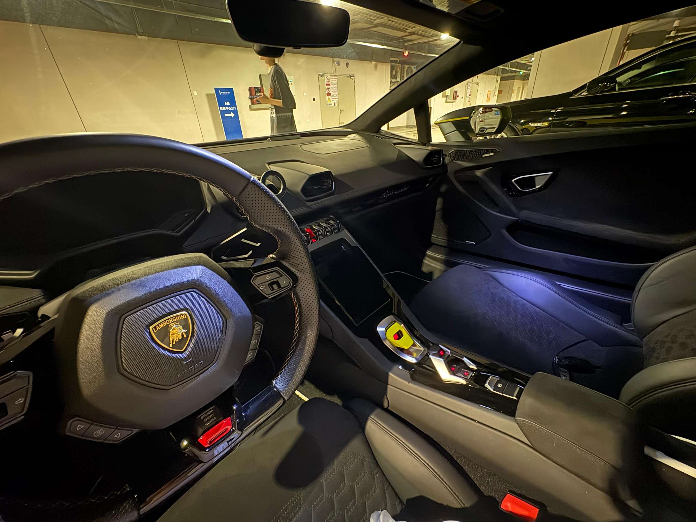 二手兰博基尼 Huracán 荧光黄/黑色 Huracan EVO- AWD “Fluo Capsule”特别版  中规版