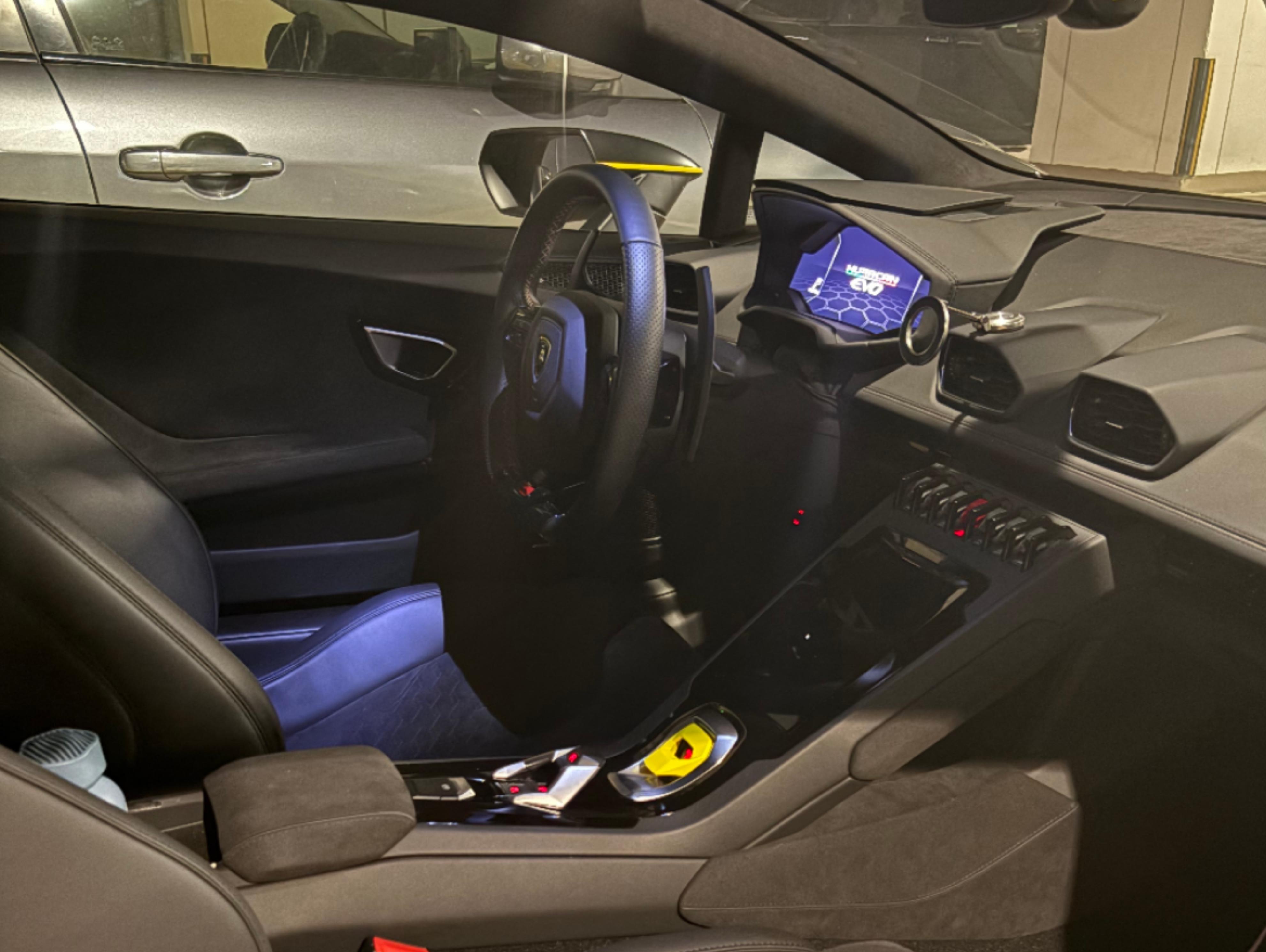 二手兰博基尼 Huracán 荧光黄/黑色 Huracan EVO- AWD “Fluo Capsule”特别版  中规版