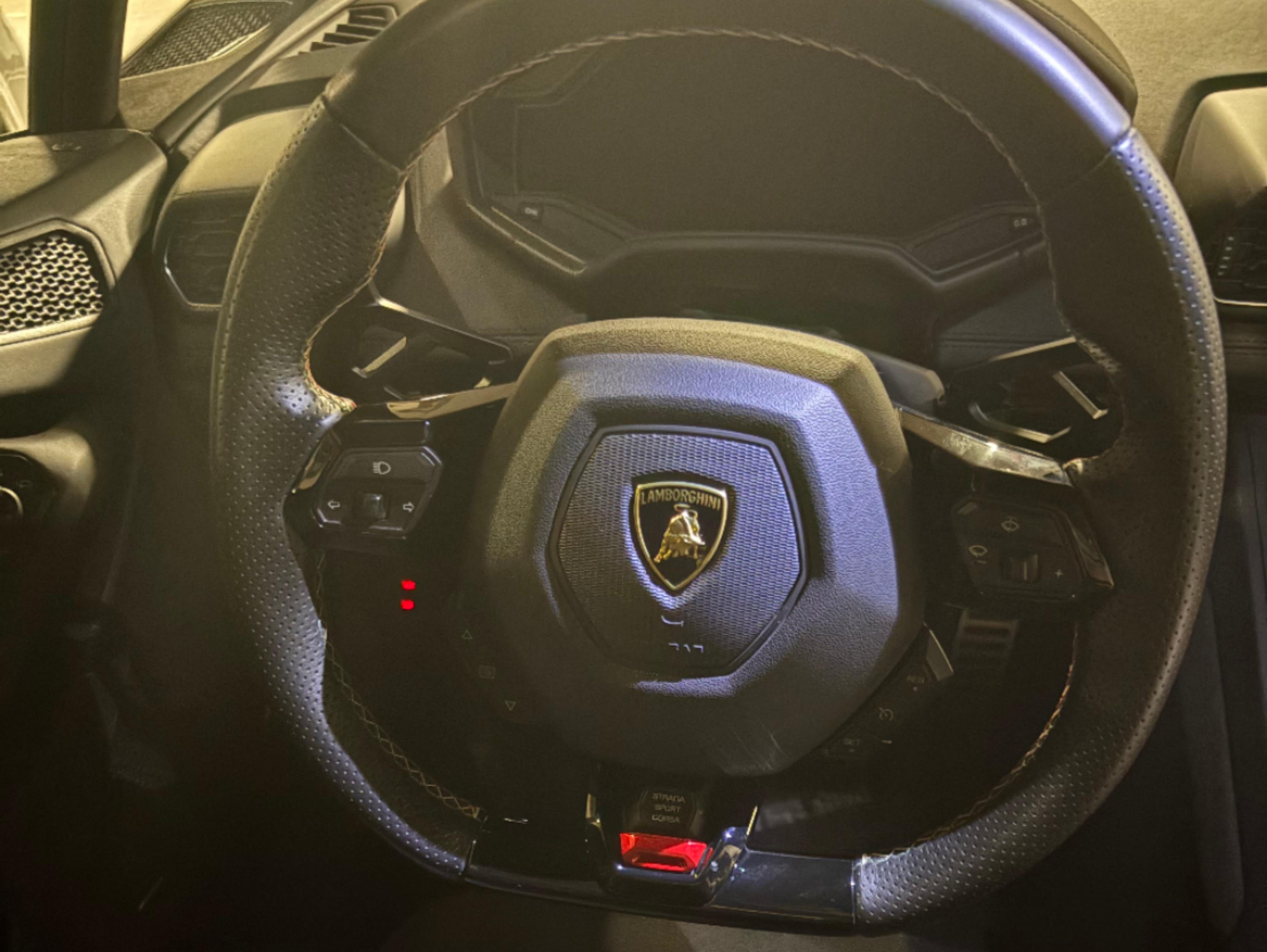 二手兰博基尼 Huracán 荧光黄/黑色 Huracan EVO- AWD “Fluo Capsule”特别版  中规版