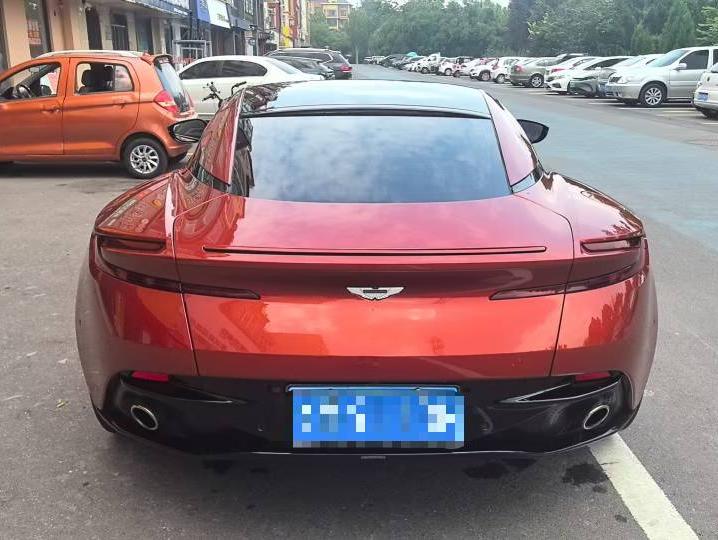 二手阿斯顿·马丁 DB11 红色/黑色 2017款 5.2T V12