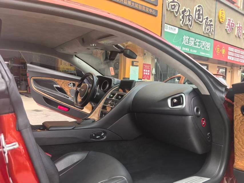 二手阿斯顿·马丁 DB11 红色/黑色 2017款 5.2T V12