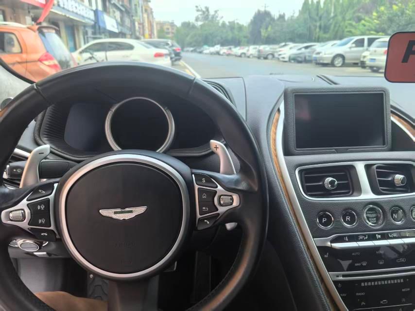 二手阿斯顿·马丁 DB11 红色/黑色 2017款 5.2T V12