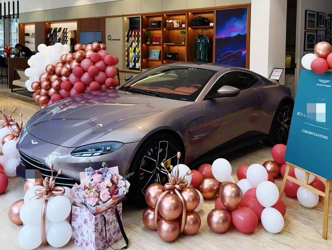 二手阿斯顿·马丁 V8 Vantage 尚格嫣/红色 2023款 4.0T V8 Coupe