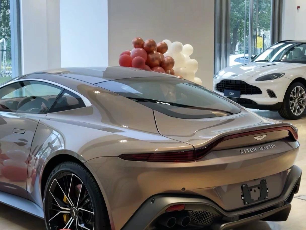 二手阿斯顿·马丁 V8 Vantage 尚格嫣/红色 2023款 4.0T V8 Coupe