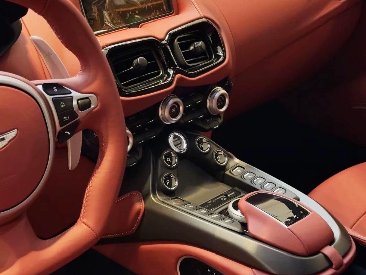 二手阿斯顿·马丁 V8 Vantage 尚格嫣/红色 2023款 4.0T V8 Coupe