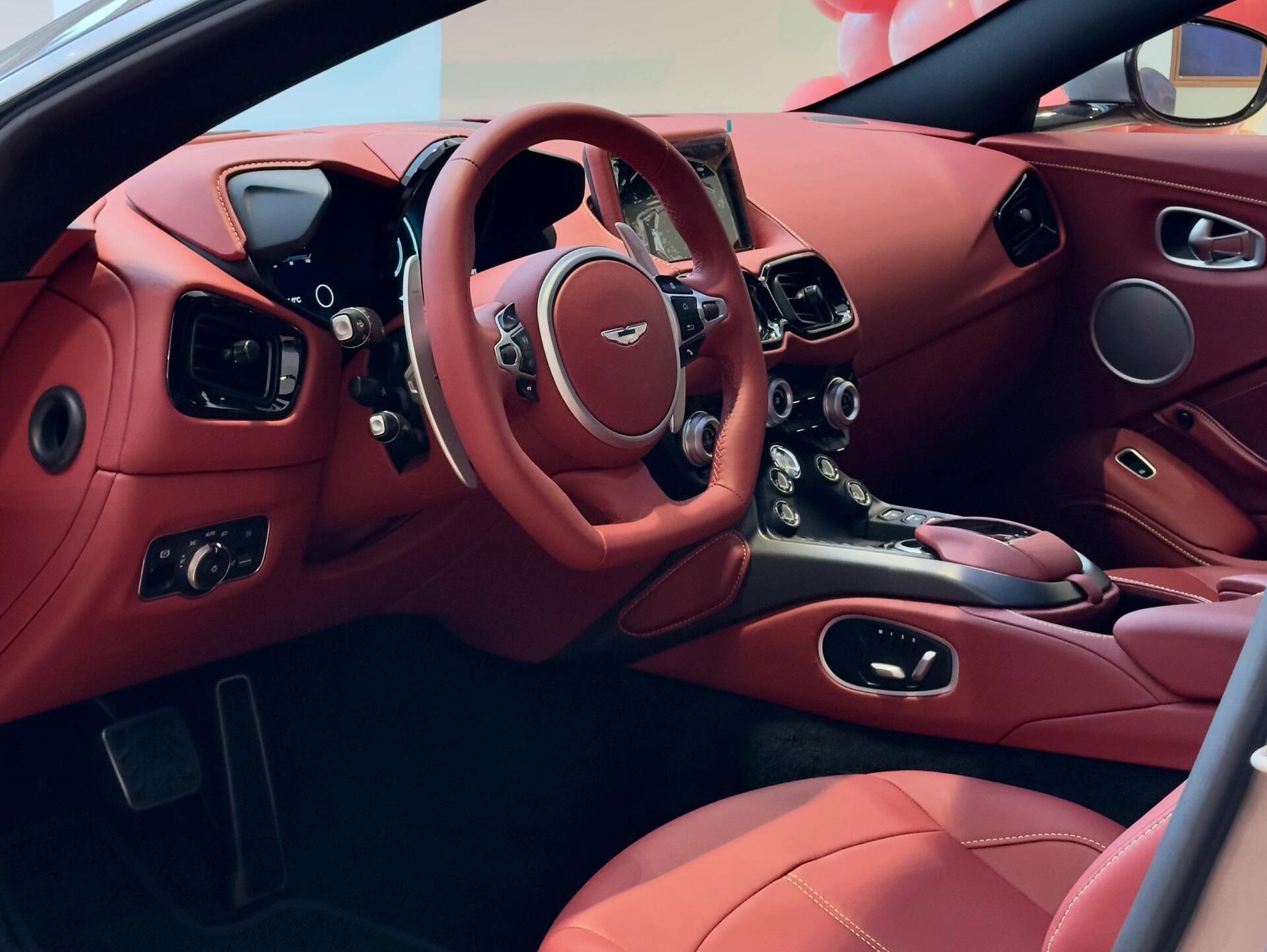 二手阿斯顿·马丁 V8 Vantage 尚格嫣/红色 2023款 4.0T V8 Coupe