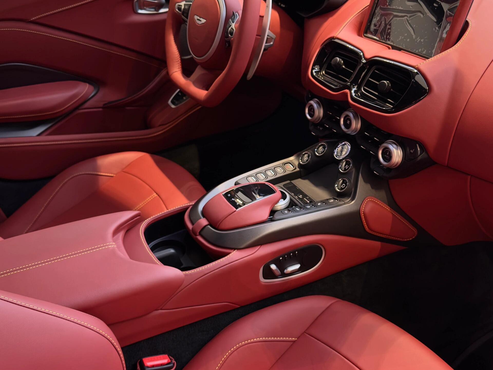 二手阿斯顿·马丁 V8 Vantage 尚格嫣/红色 2023款 4.0T V8 Coupe