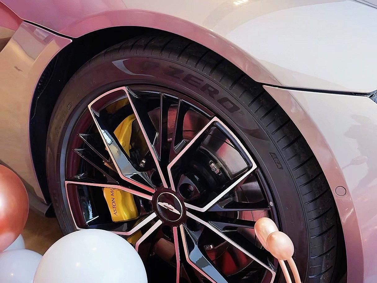 二手阿斯顿·马丁 V8 Vantage 尚格嫣/红色 2023款 4.0T V8 Coupe