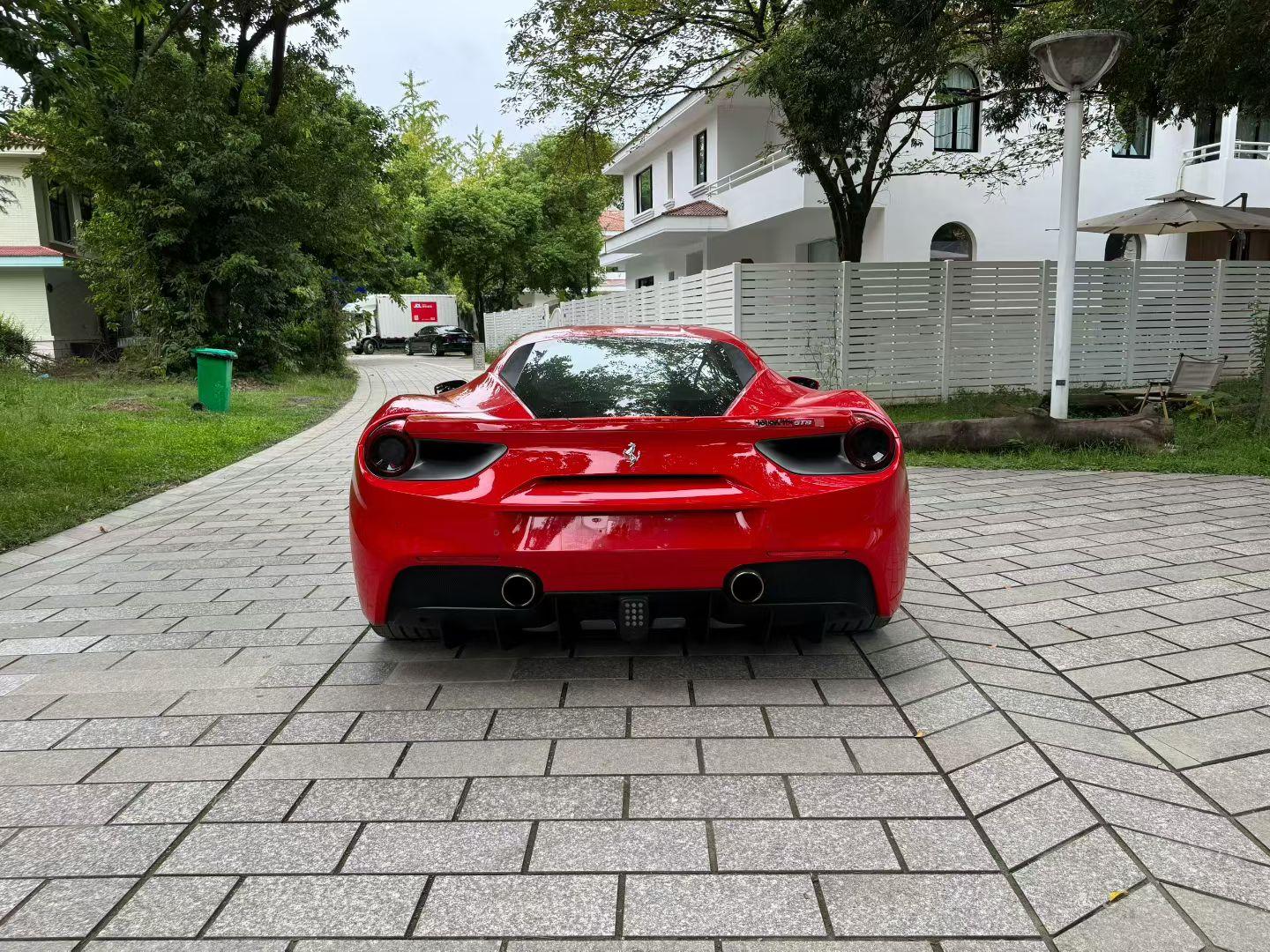 二手法拉利 488 红色/红色 2015款 488 GTB