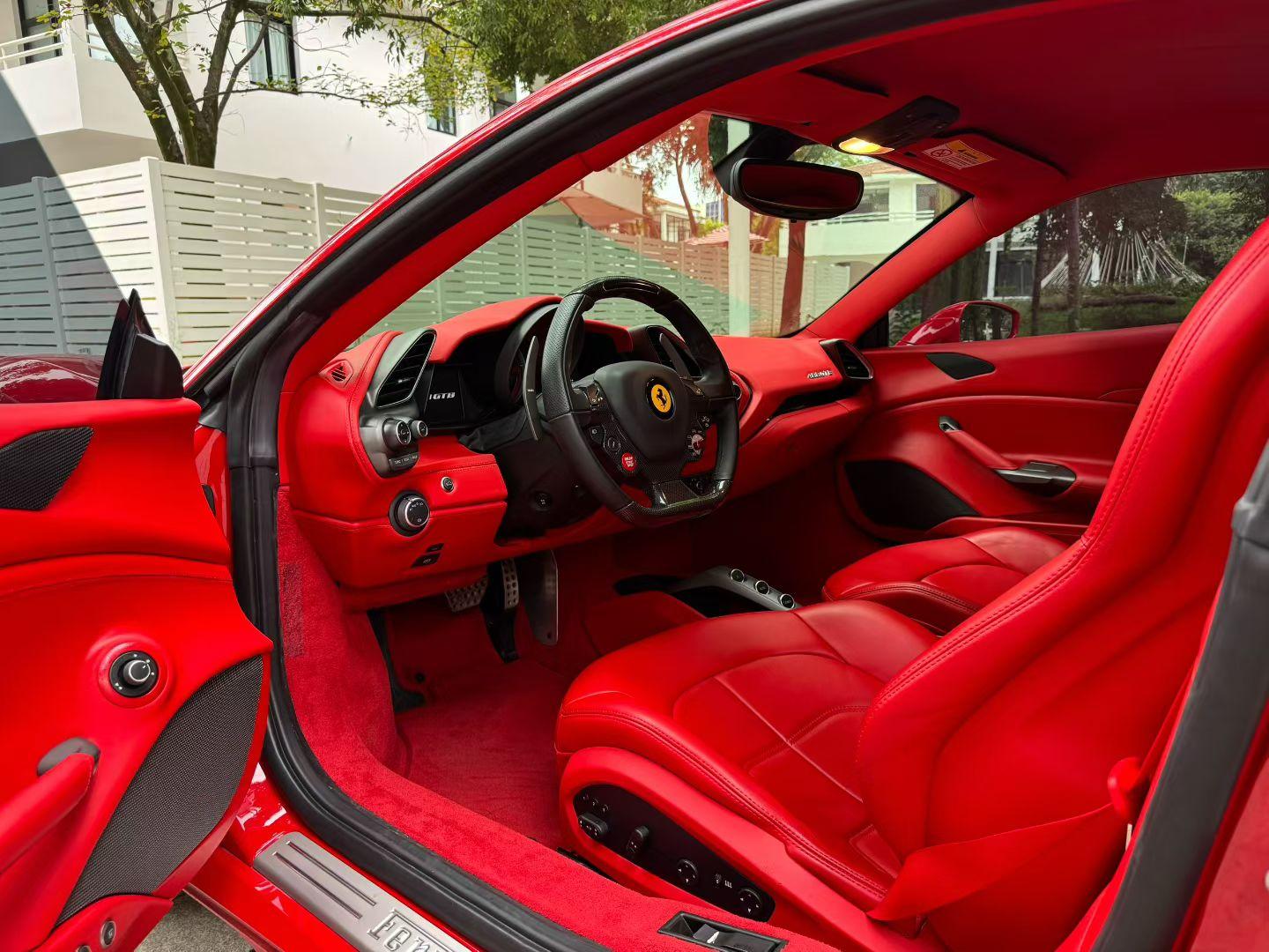 二手法拉利 488 红色/红色 2015款 488 GTB