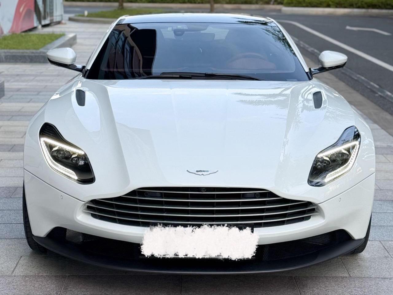 二手阿斯顿·马丁 DB11 白色/红色 2023款 4.0T V8 Coupe