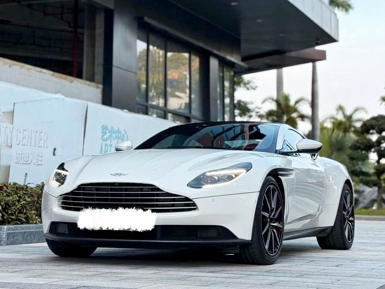二手阿斯顿·马丁 DB11 白色/红色 2023款 4.0T V8 Coupe