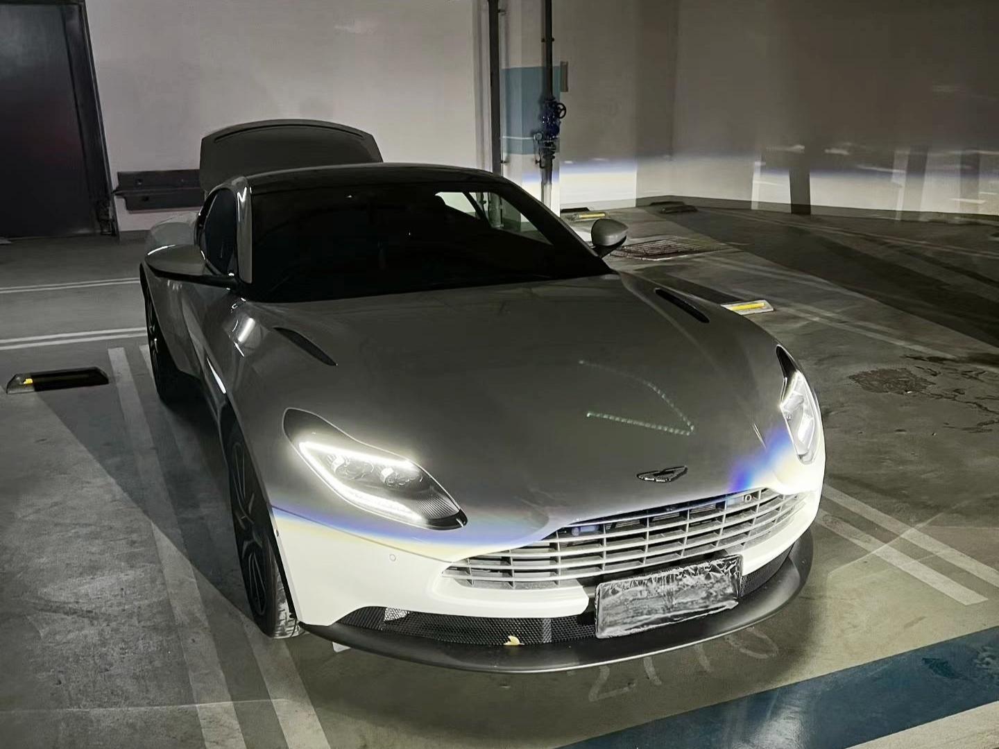 二手阿斯顿·马丁 DB11 白色/红色 2023款 4.0T V8 Coupe