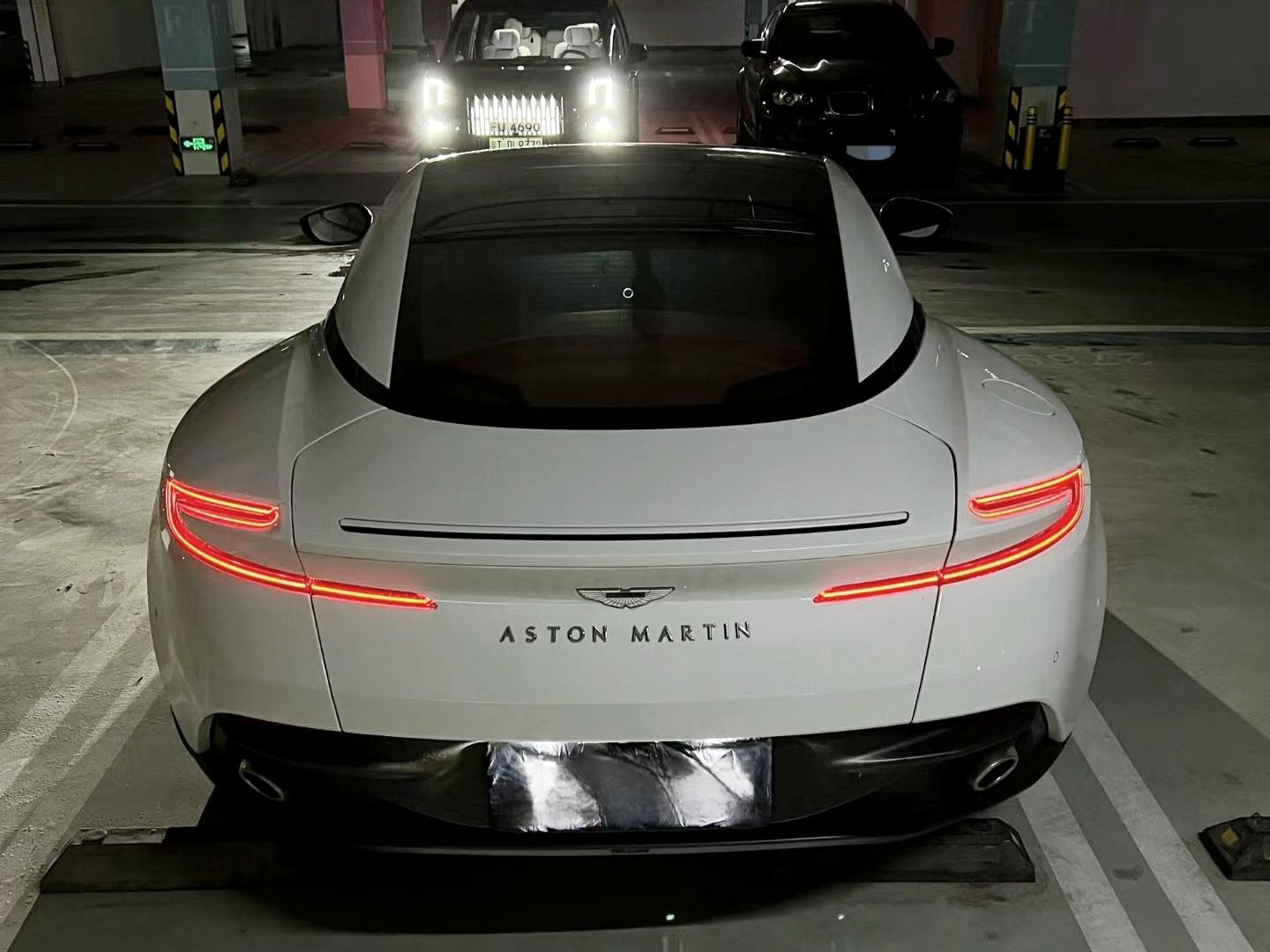 二手阿斯顿·马丁 DB11 白色/红色 2023款 4.0T V8 Coupe